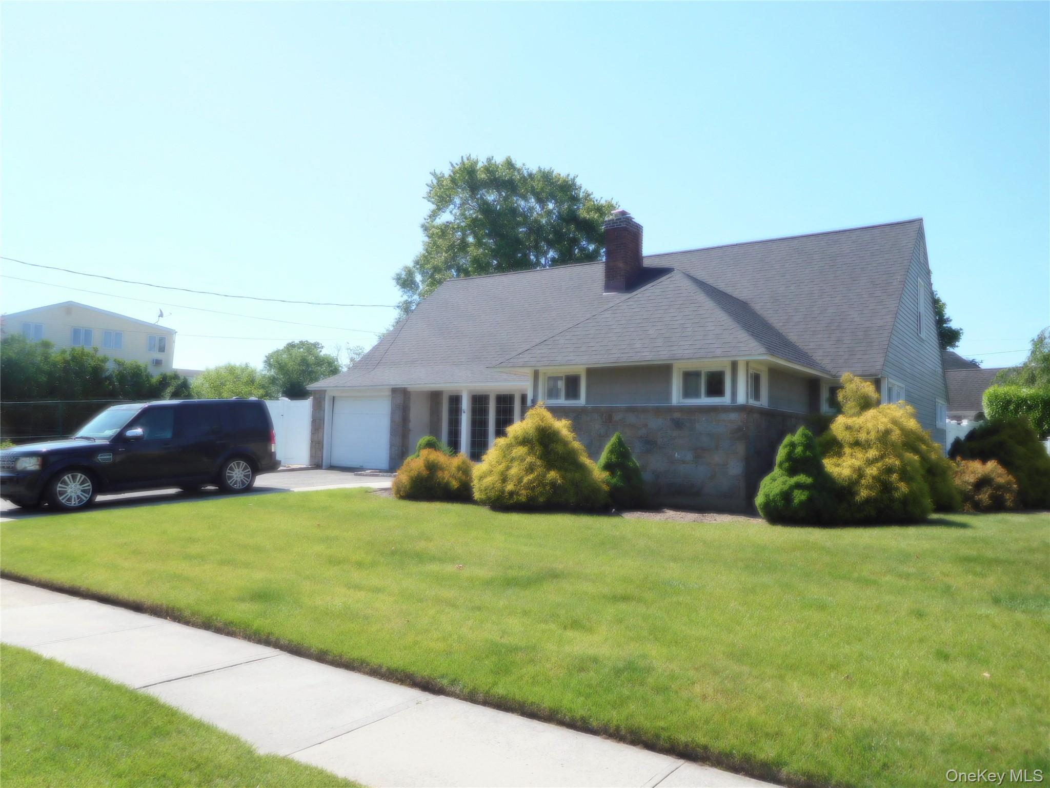 9 Adams Street, East Rockaway, NY 11518