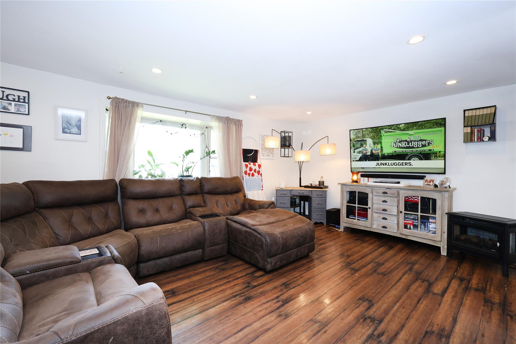 33 Highview Lane, Ridge, NY 11961