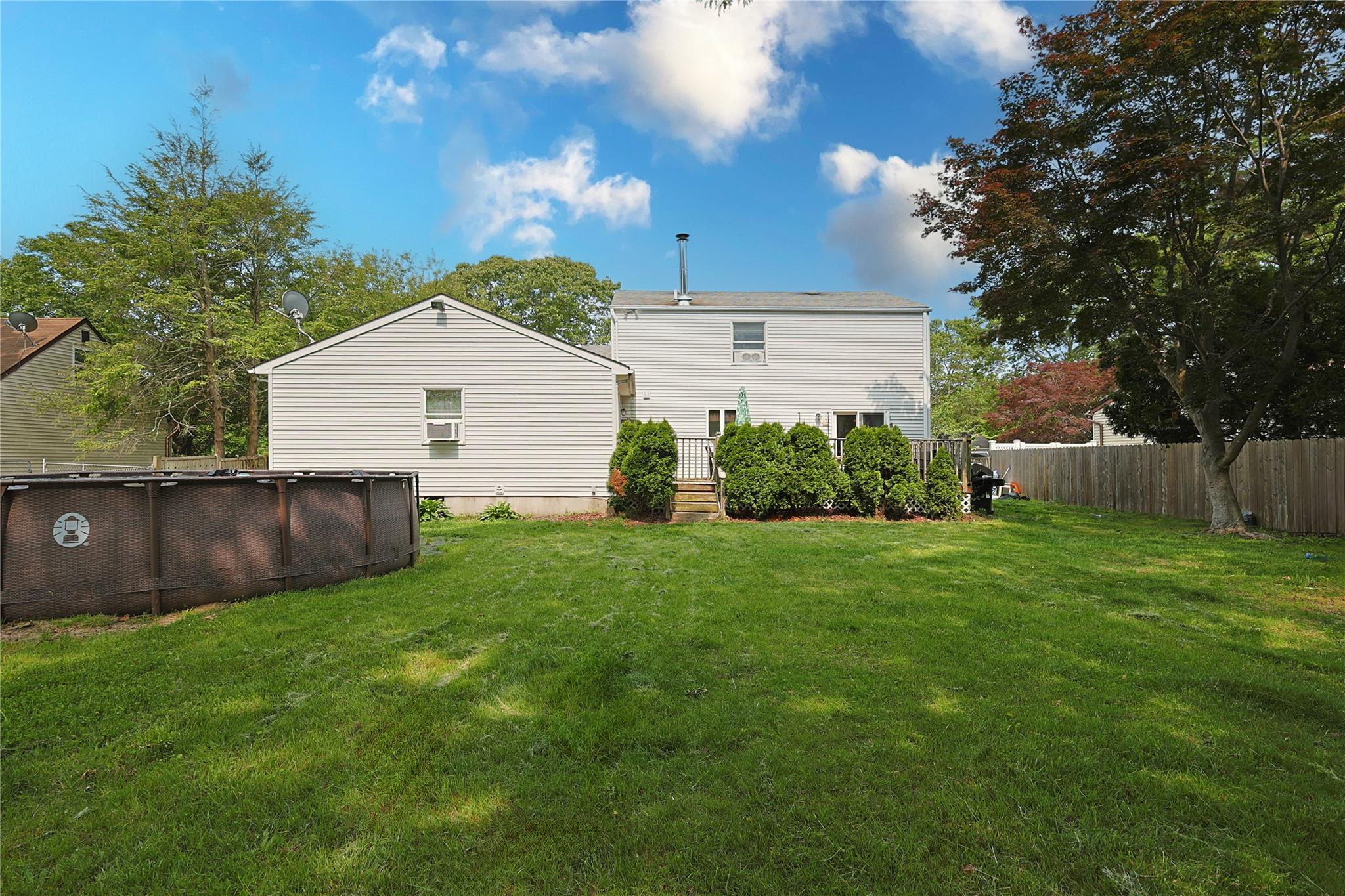 33 Highview Lane, Ridge, NY 11961