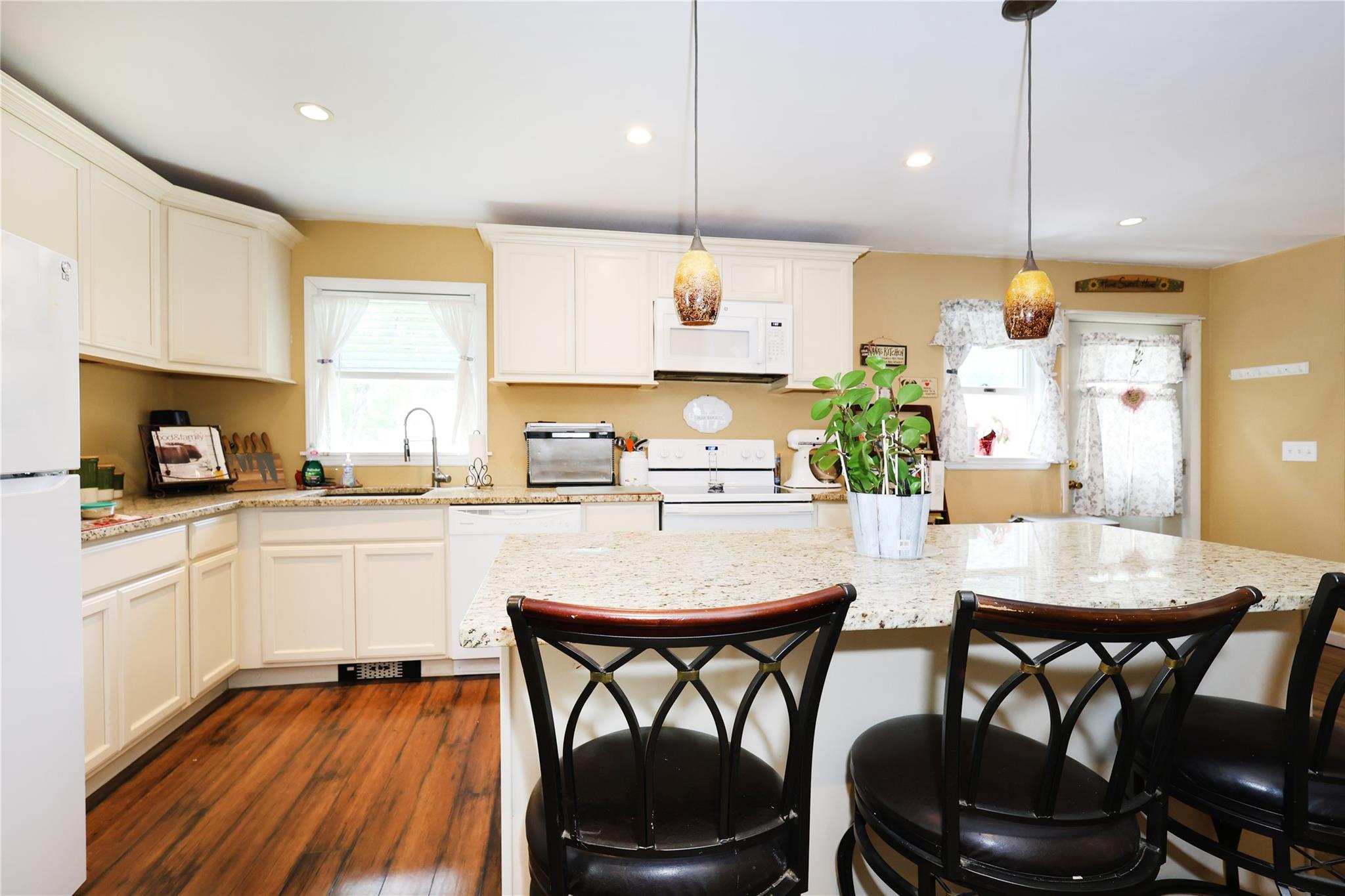 33 Highview Lane, Ridge, NY 11961