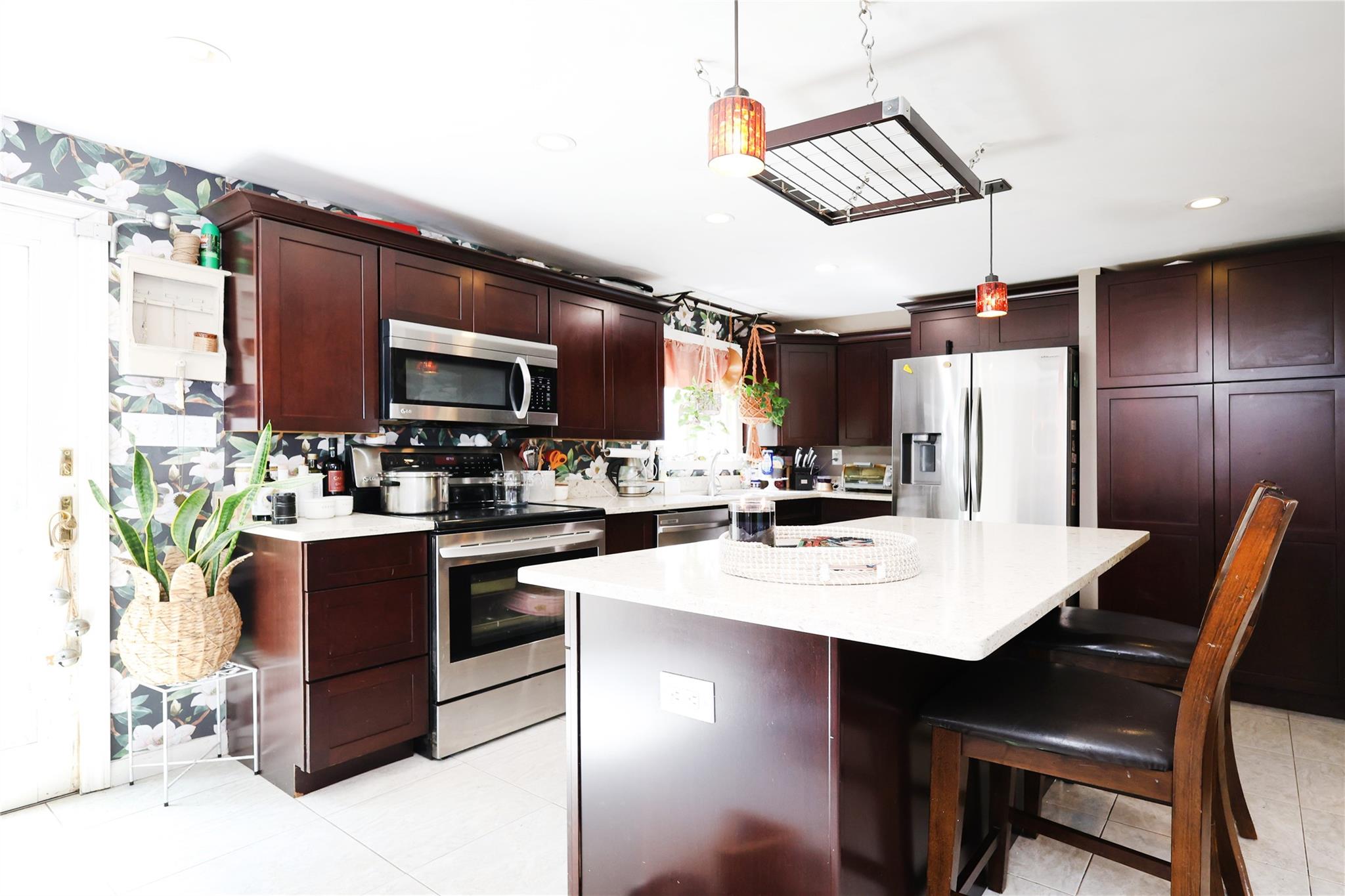 33 Highview Lane, Ridge, NY 11961