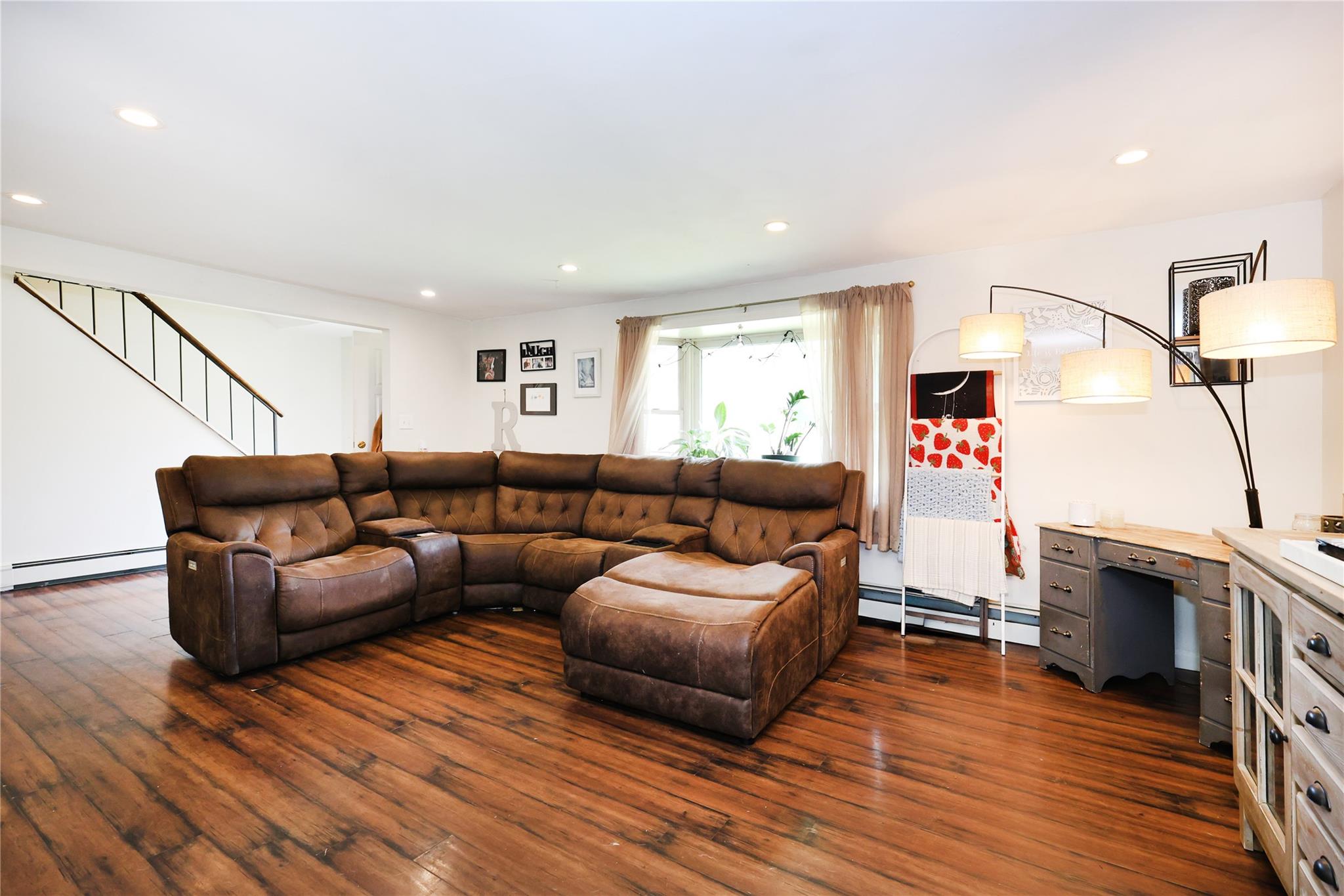 33 Highview Lane, Ridge, NY 11961