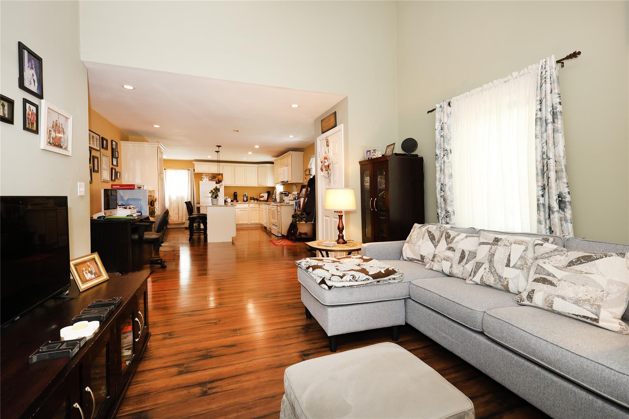 33 Highview Lane, Ridge, NY 11961