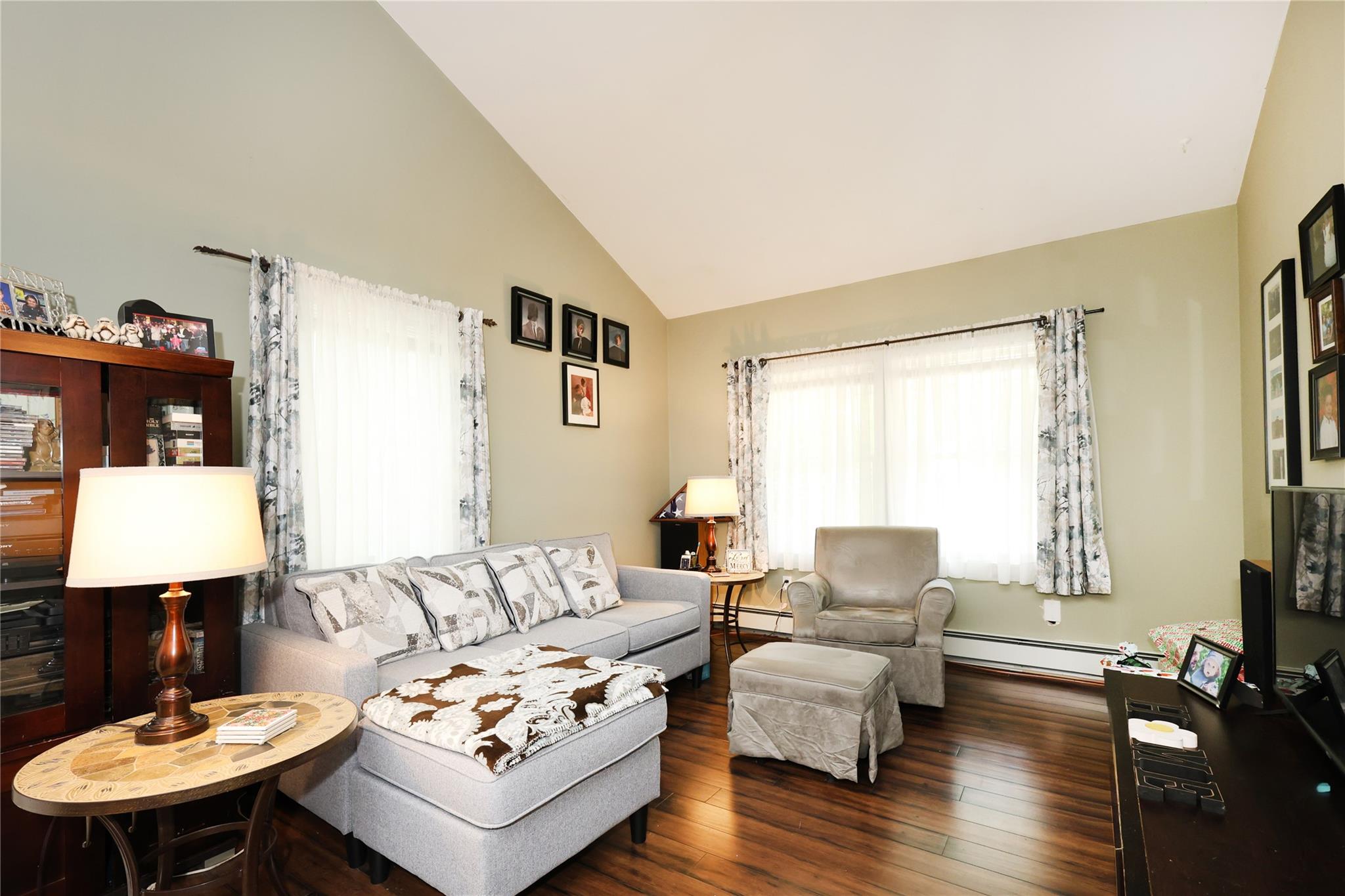 33 Highview Lane, Ridge, NY 11961