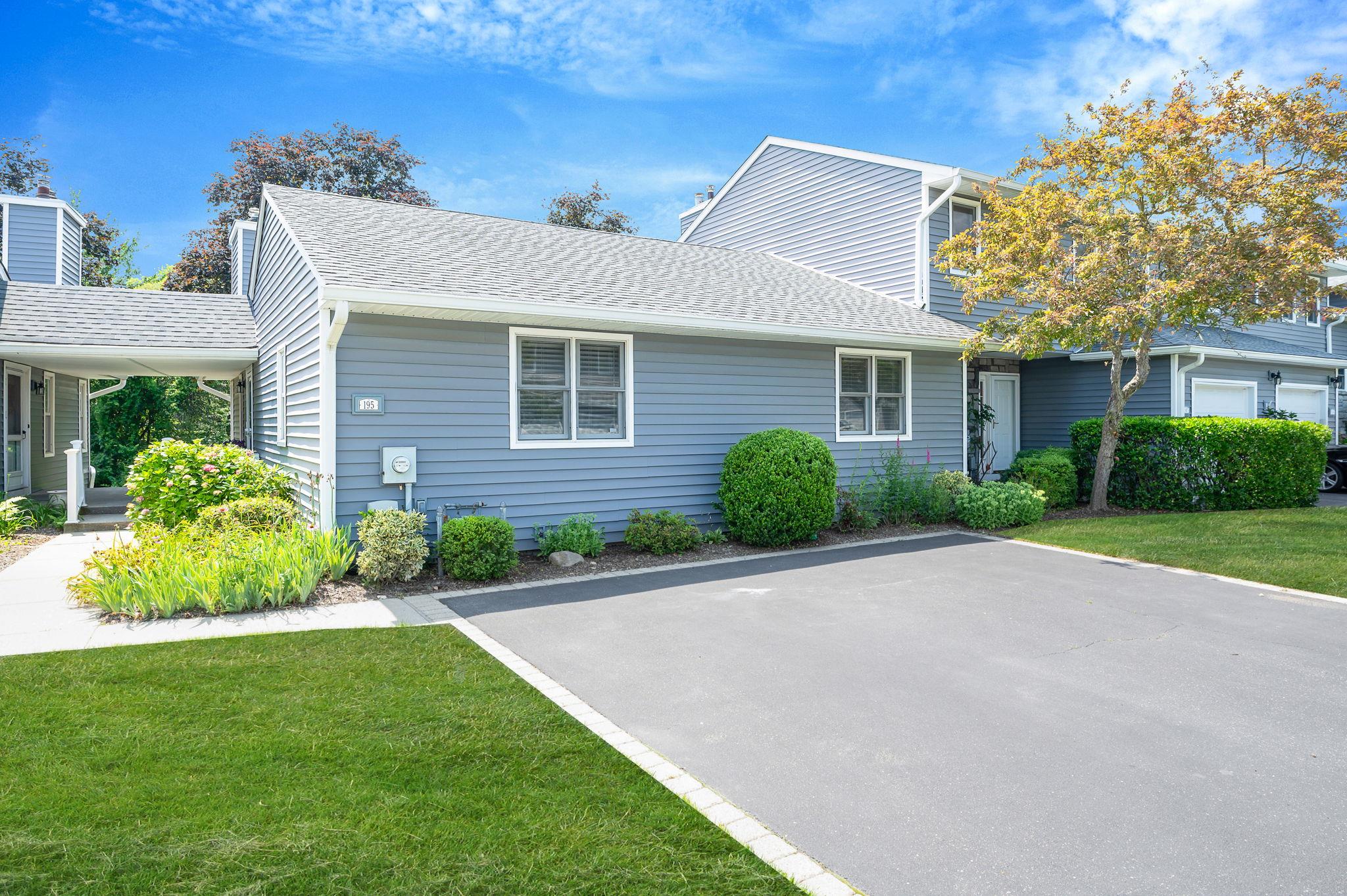 195 Alicia Drive # 195, North Babylon, NY 11703