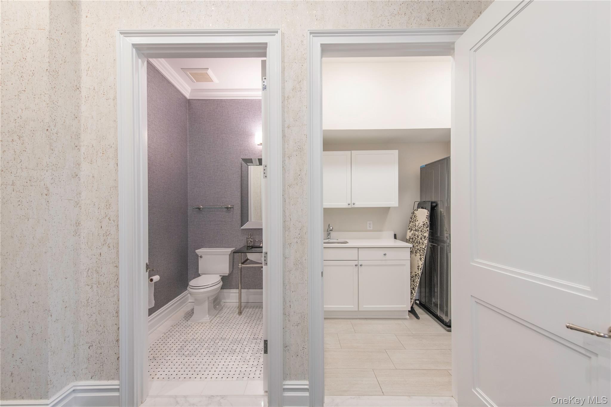 1000 Royal Court # 1306, North Hills, NY 11040