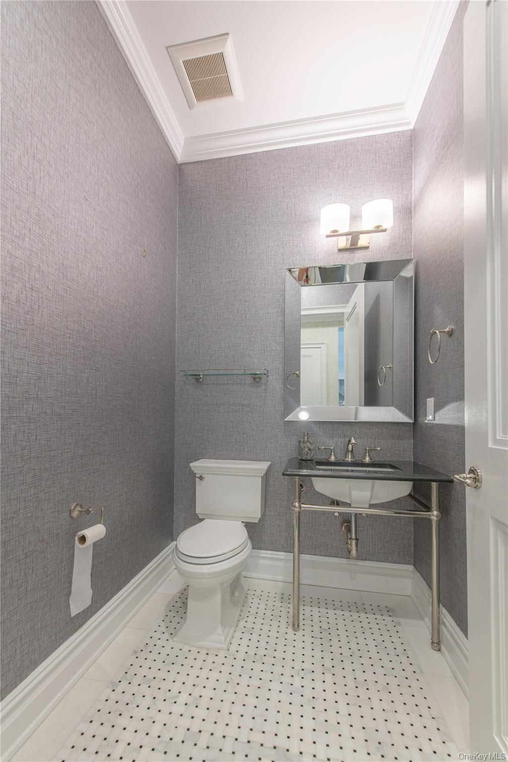 1000 Royal Court # 1306, North Hills, NY 11040