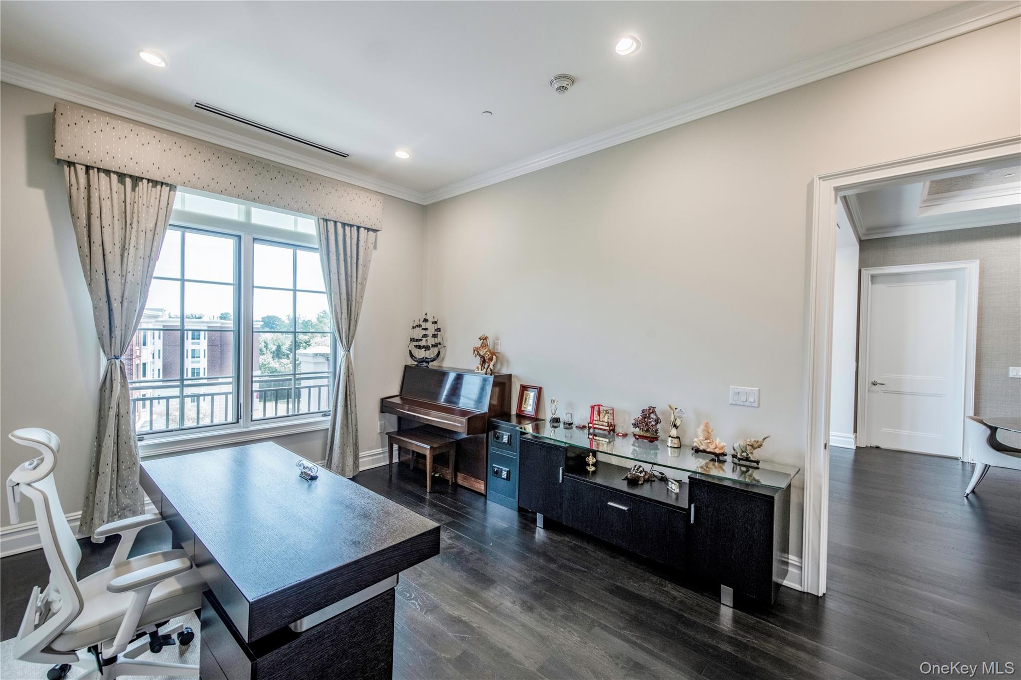 1000 Royal Court # 1306, North Hills, NY 11040