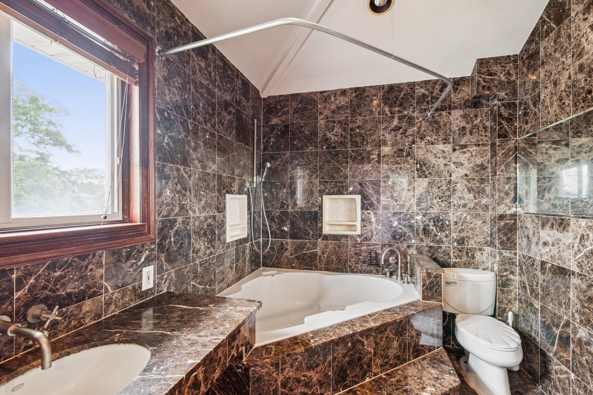 636 Derby Avenue, Woodmere, NY 11598