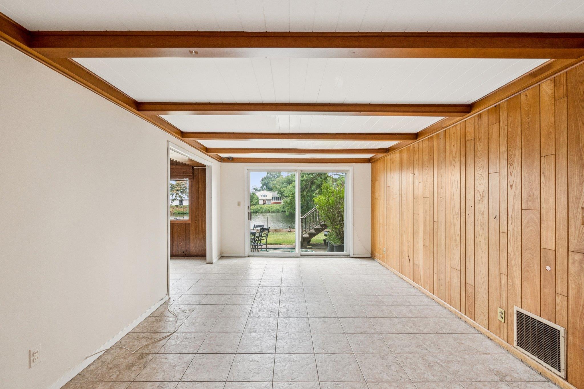 636 Derby Avenue, Woodmere, NY 11598