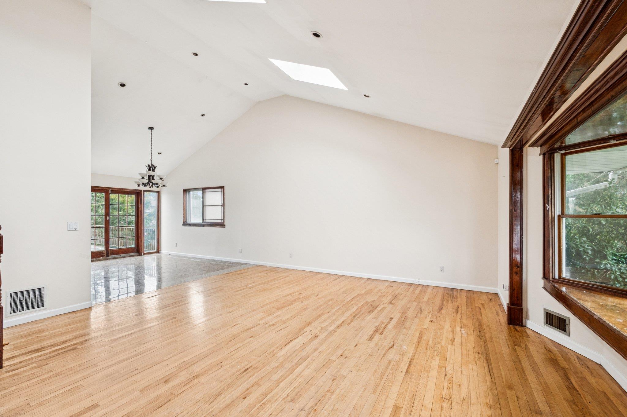 636 Derby Avenue, Woodmere, NY 11598