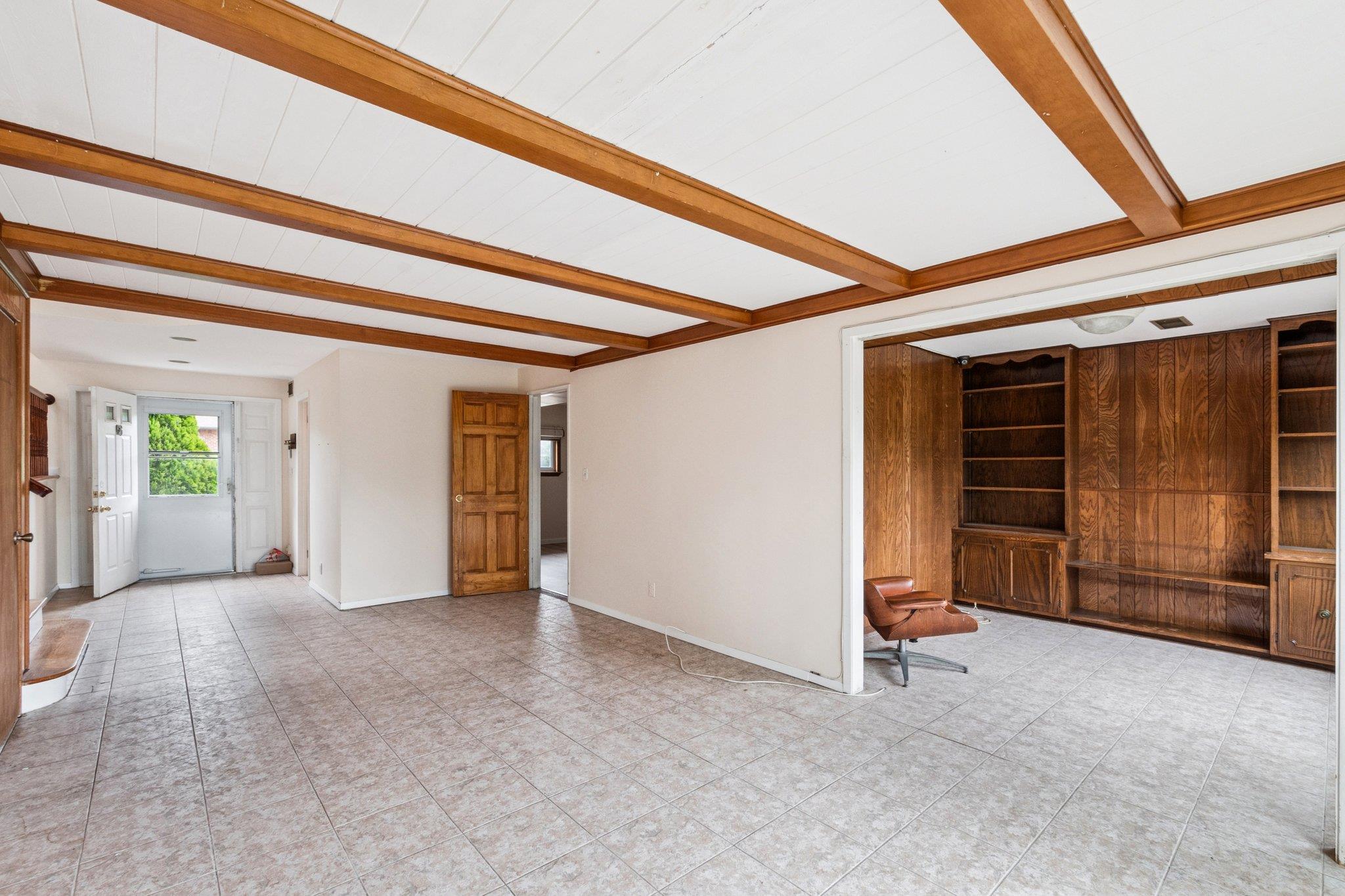 636 Derby Avenue, Woodmere, NY 11598