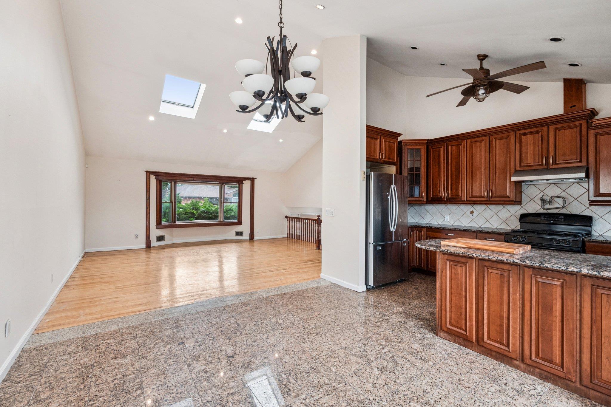 636 Derby Avenue, Woodmere, NY 11598