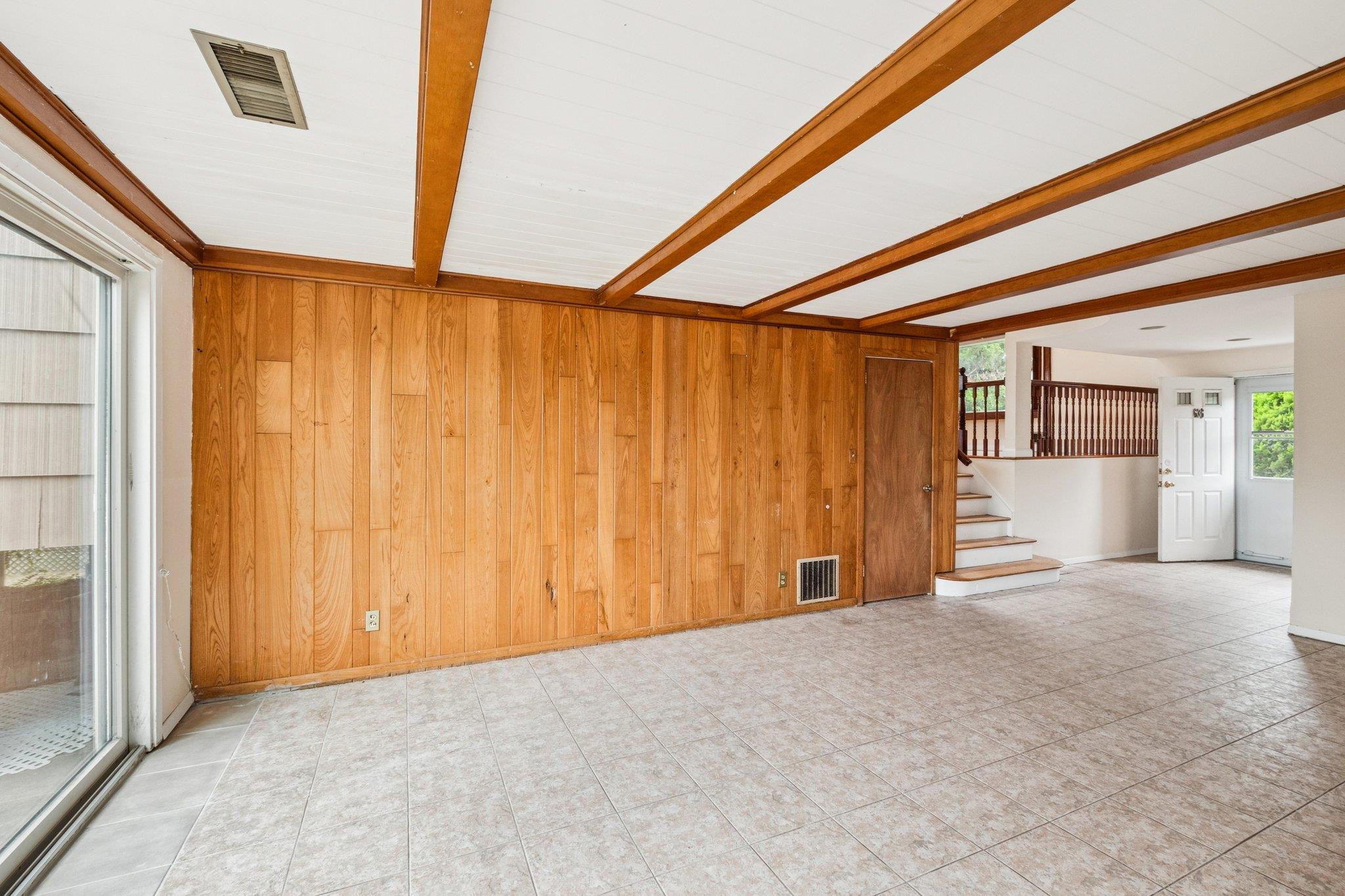 636 Derby Avenue, Woodmere, NY 11598