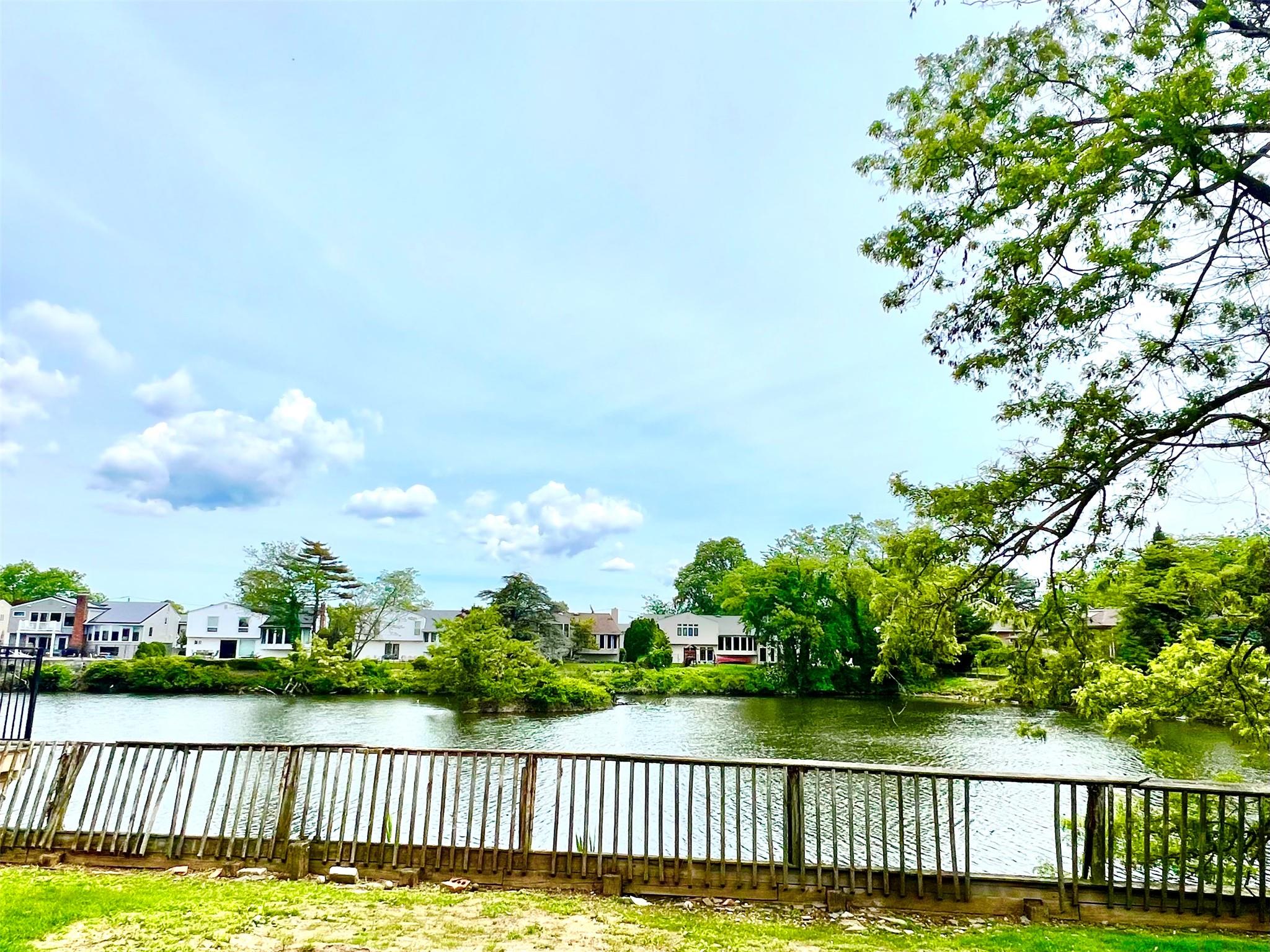 636 Derby Avenue, Woodmere, NY 11598