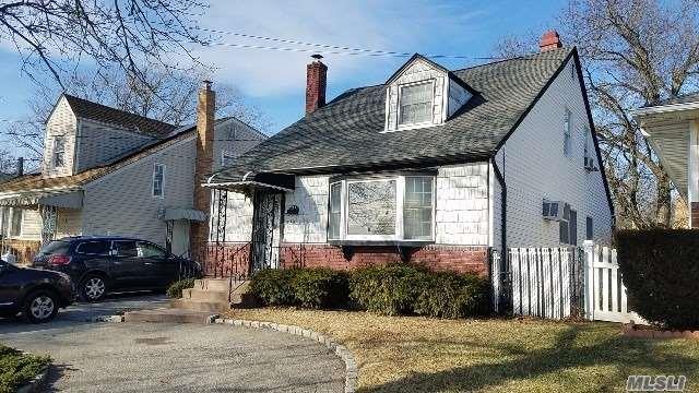 492 Pershing Boulevard, Rockville Centre, NY 11570