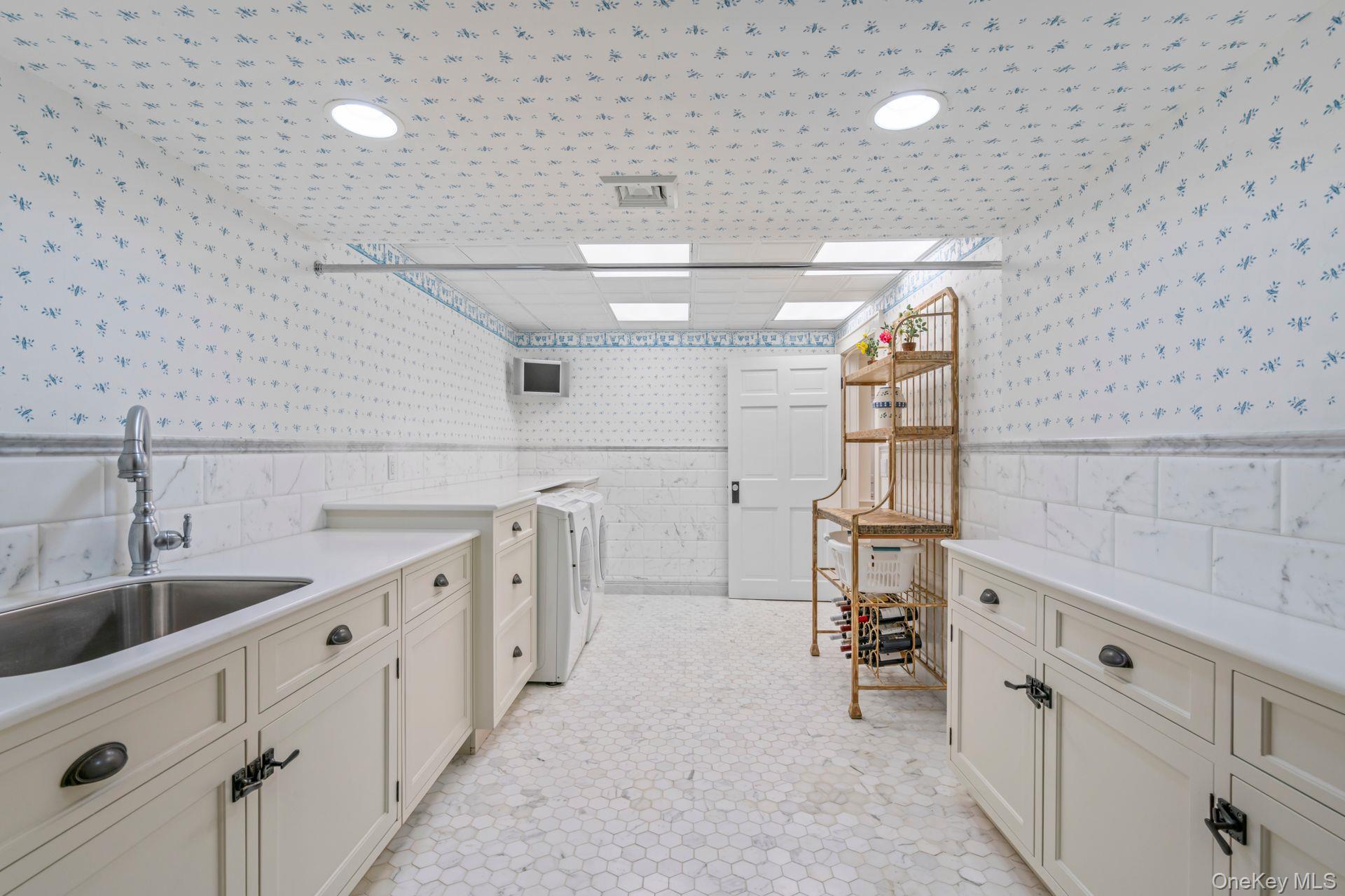 7 Fox Meadow Lane, Lloyd Harbor, NY 11743