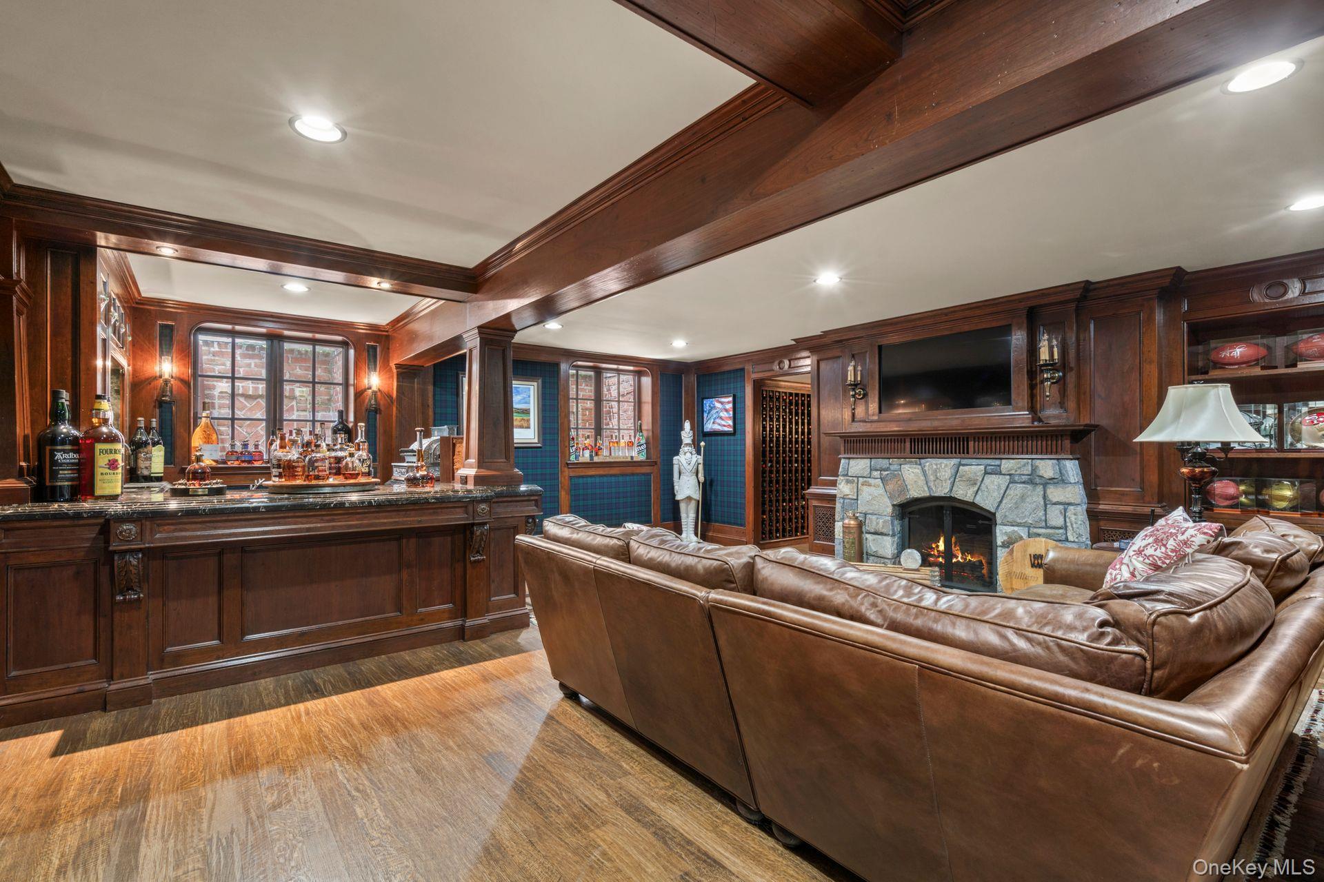 7 Fox Meadow Lane, Lloyd Harbor, NY 11743