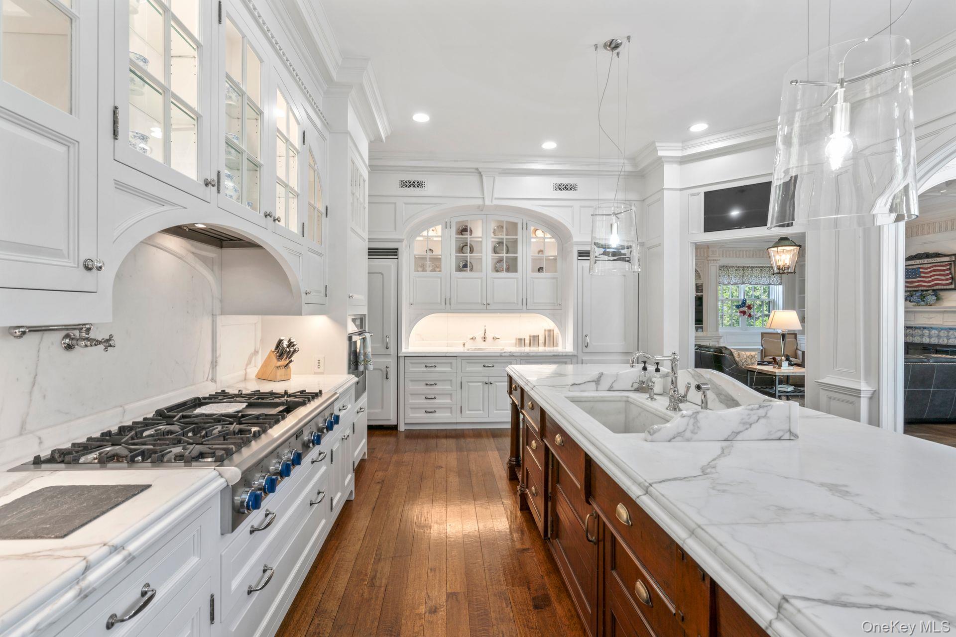 7 Fox Meadow Lane, Lloyd Harbor, NY 11743