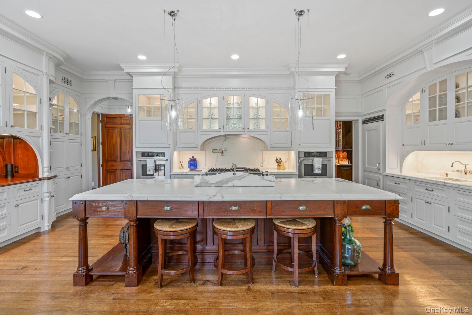 7 Fox Meadow Lane, Lloyd Harbor, NY 11743