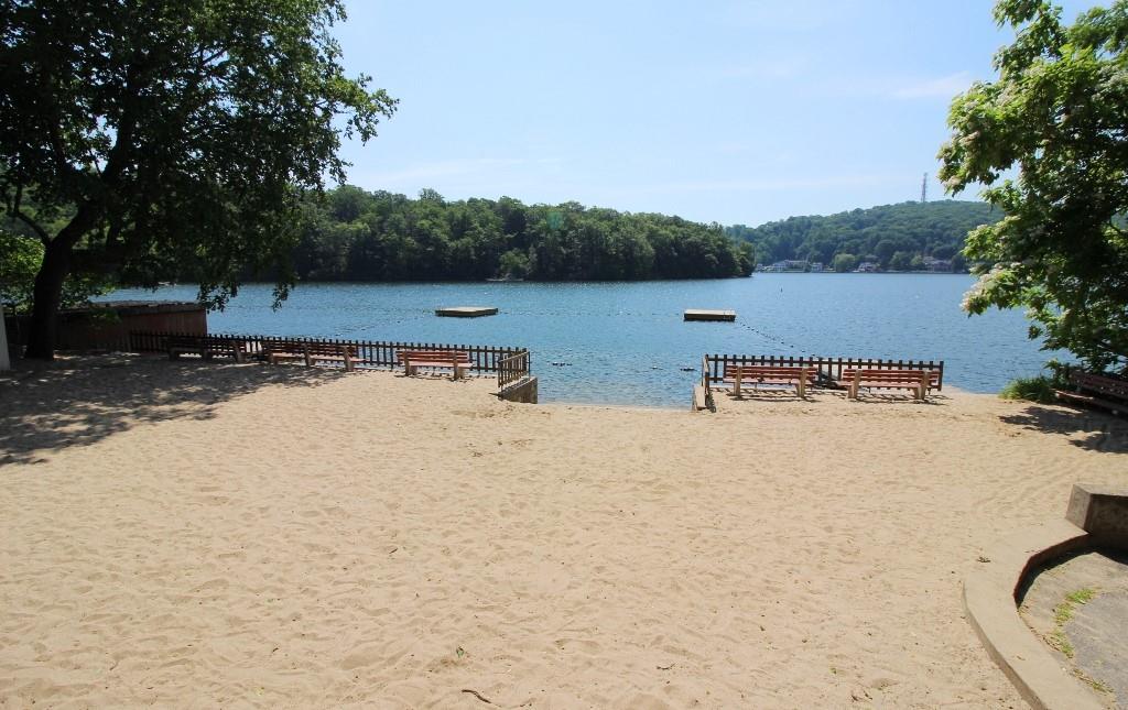 39 Woodland Road, Mahopac, NY 10541