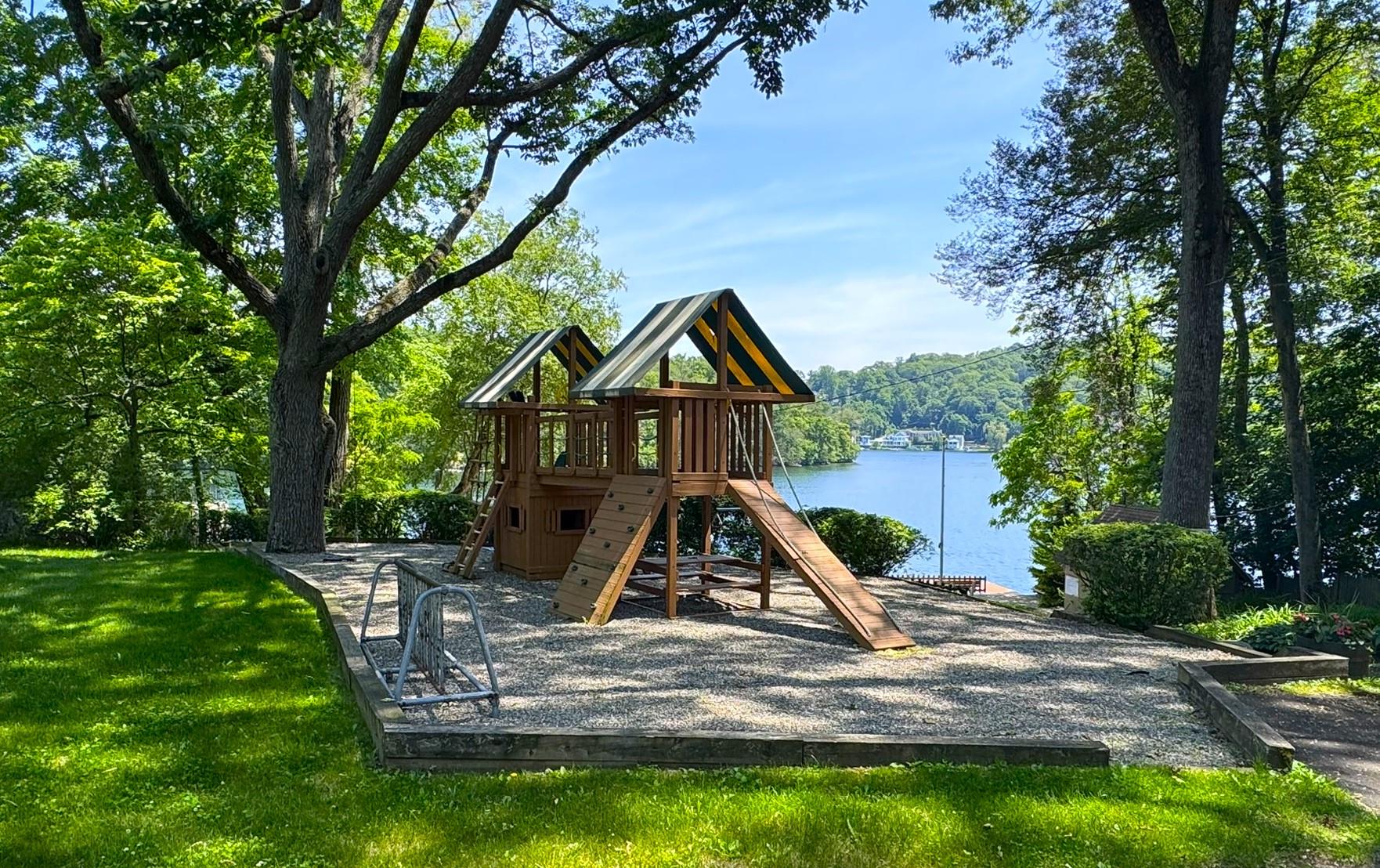 39 Woodland Road, Mahopac, NY 10541