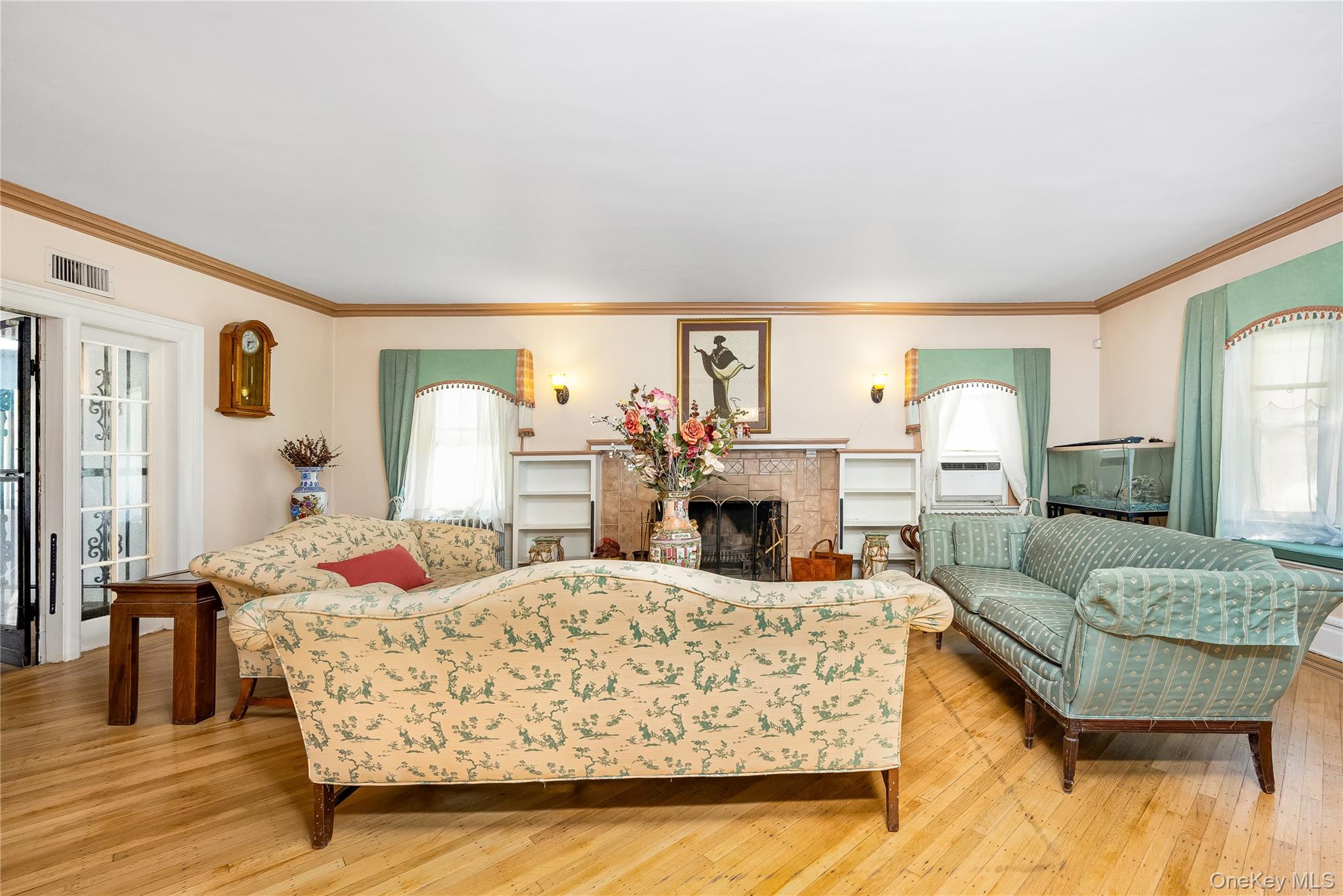 24 Lawrence Avenue, Rockville Centre, NY 11570