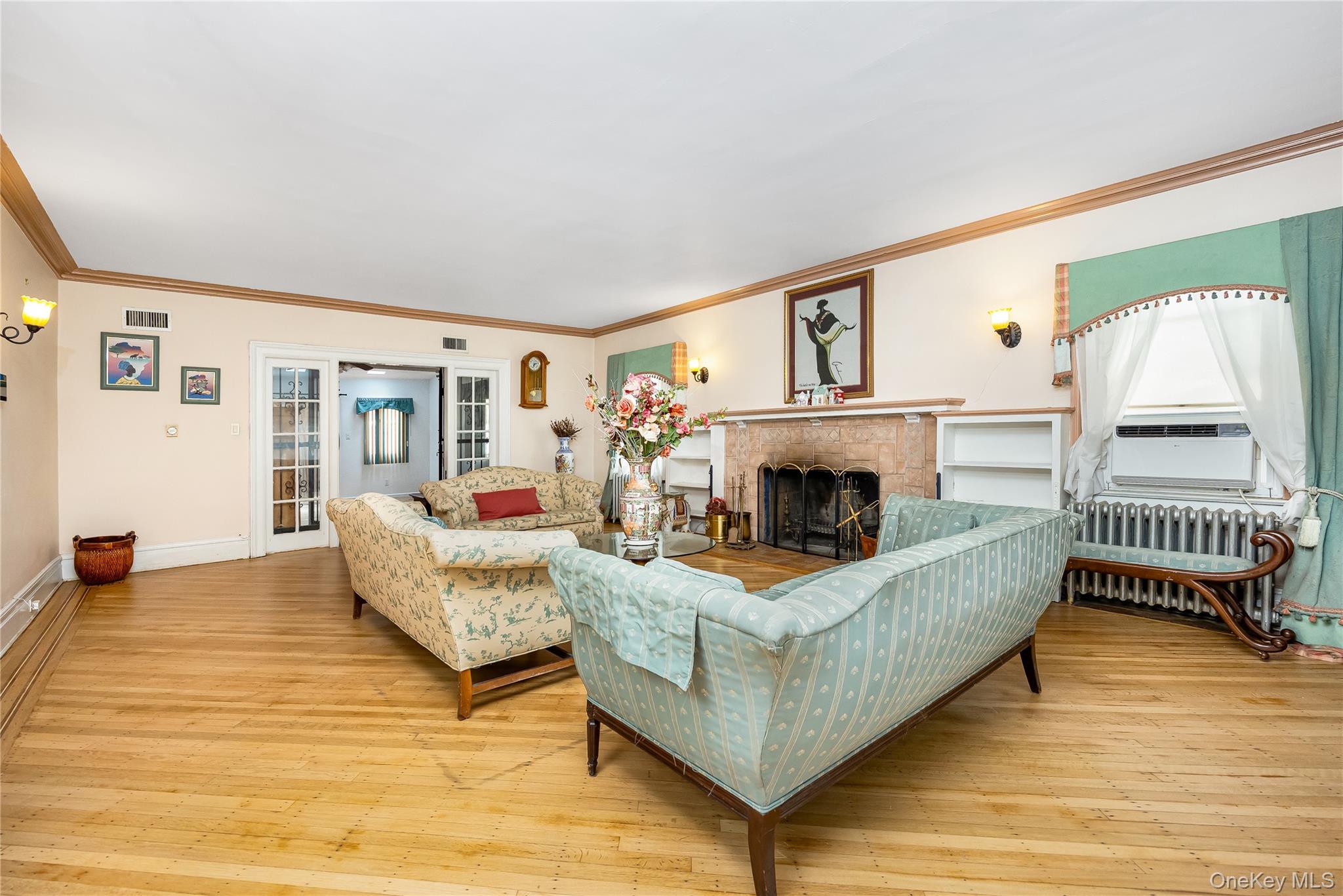 24 Lawrence Avenue, Rockville Centre, NY 11570