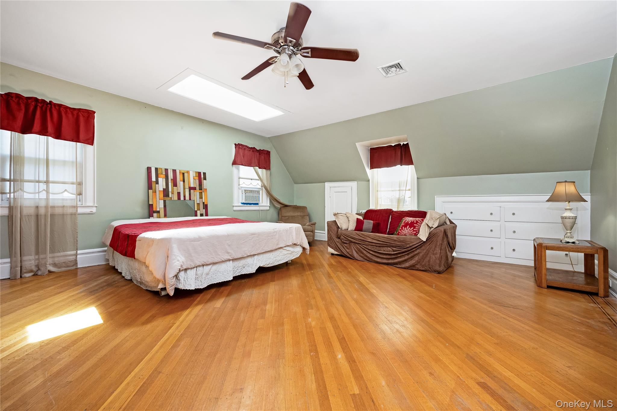 24 Lawrence Avenue, Rockville Centre, NY 11570