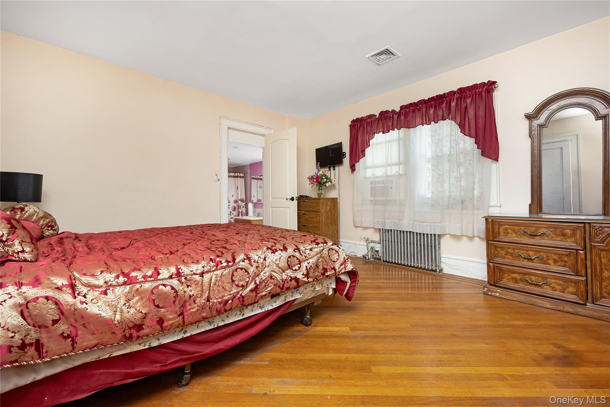 24 Lawrence Avenue, Rockville Centre, NY 11570