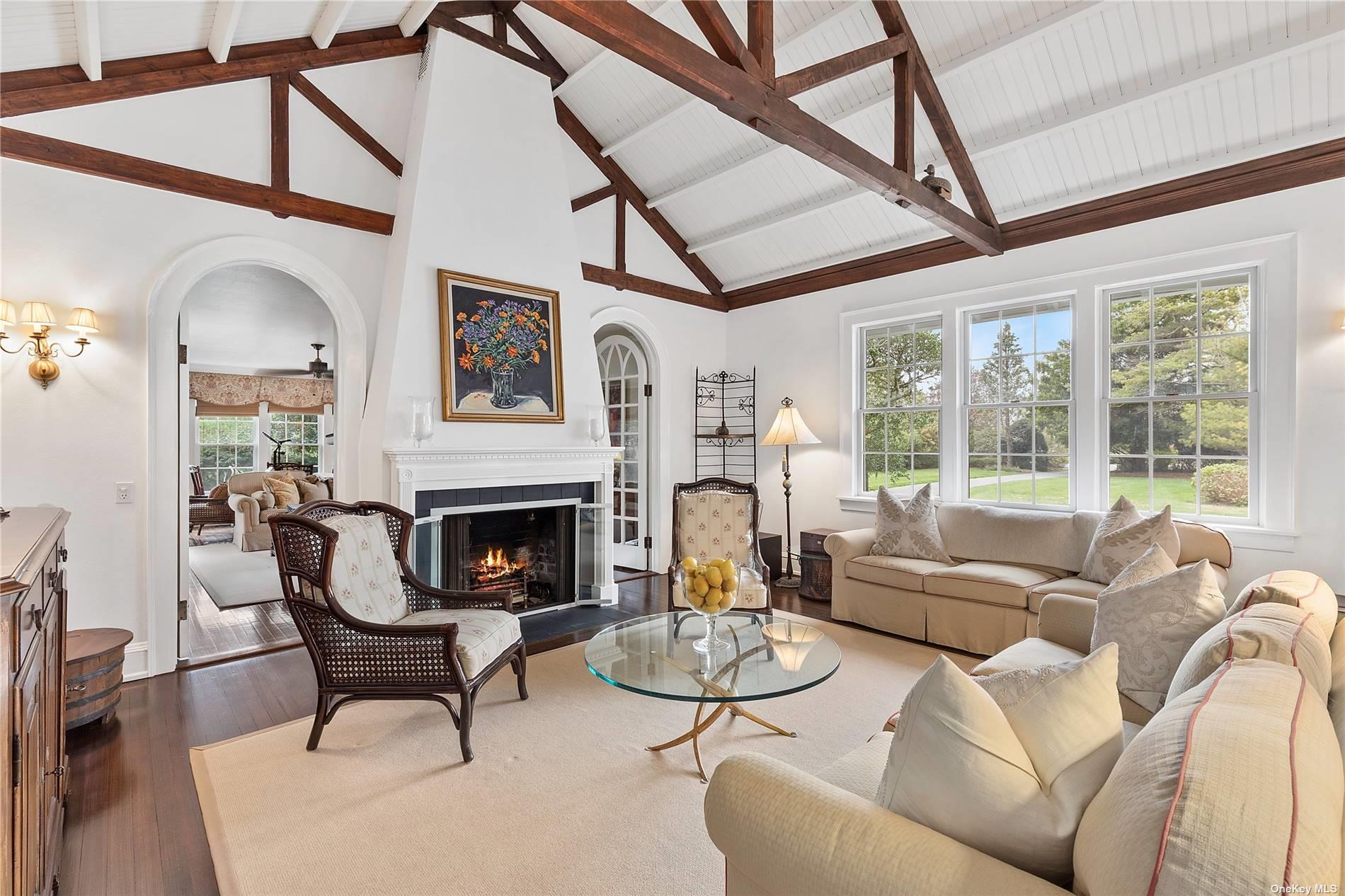 22 Bayfield Lane, Westhampton Beach, NY 11978