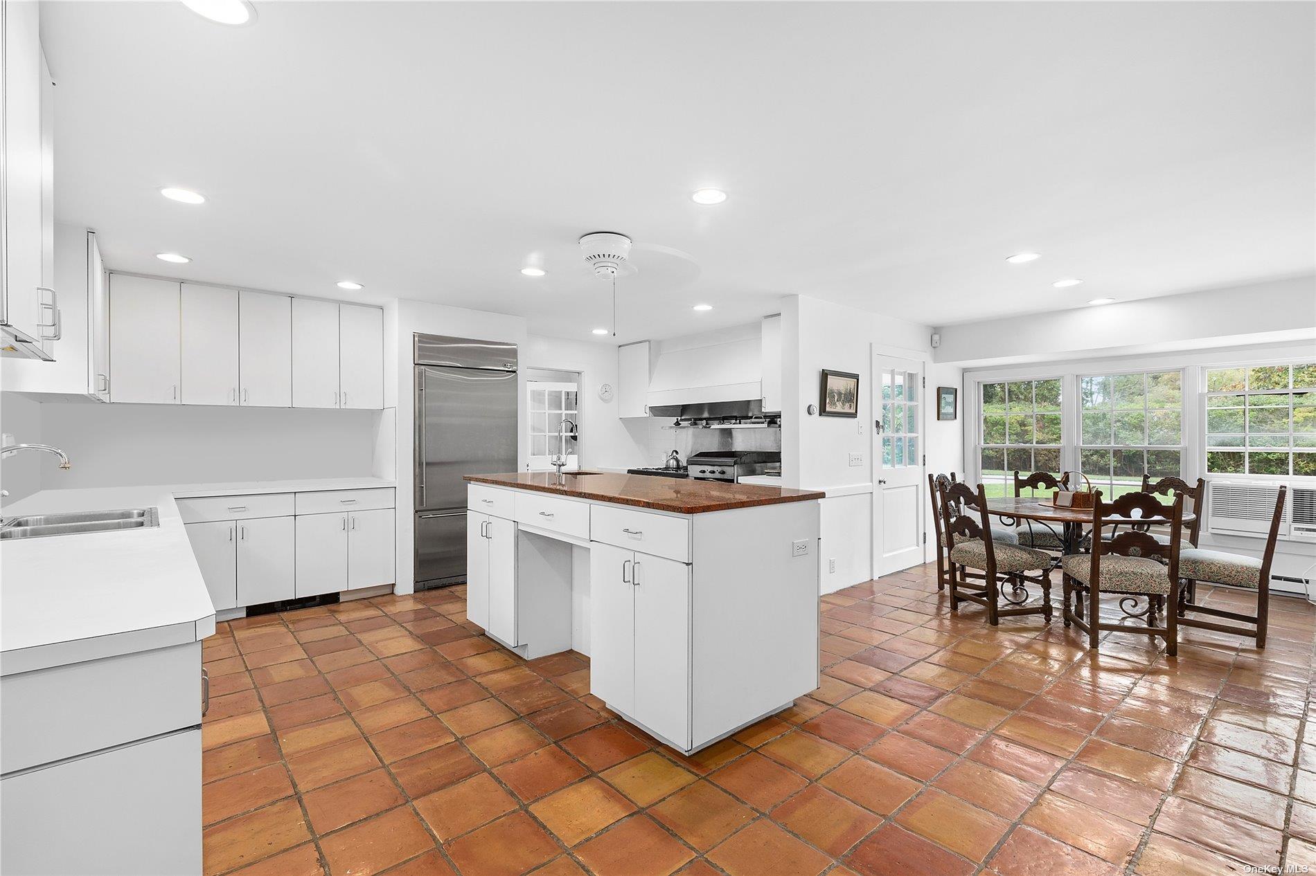 22 Bayfield Lane, Westhampton Beach, NY 11978