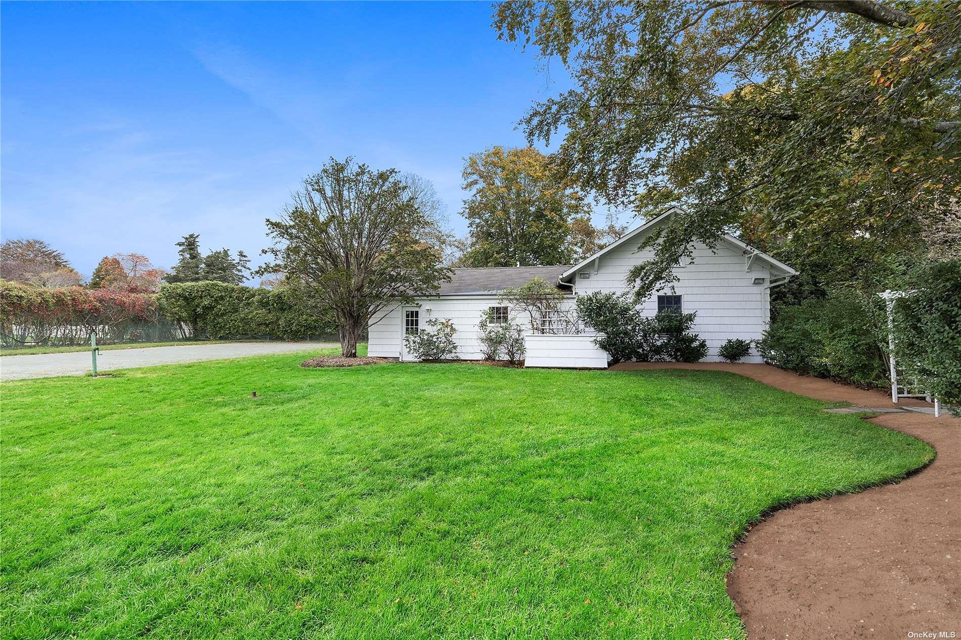 22 Bayfield Lane, Westhampton Beach, NY 11978