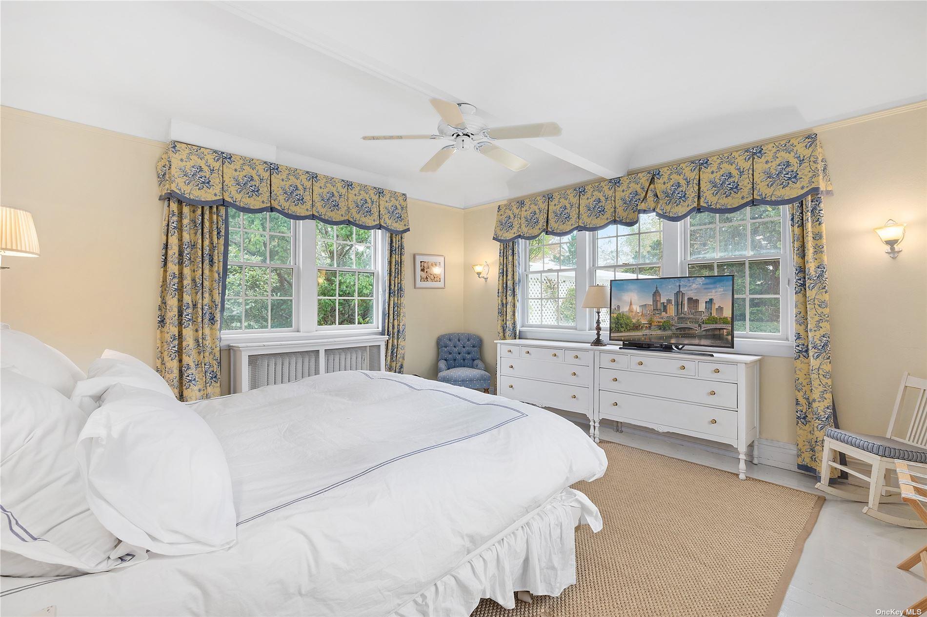 22 Bayfield Lane, Westhampton Beach, NY 11978