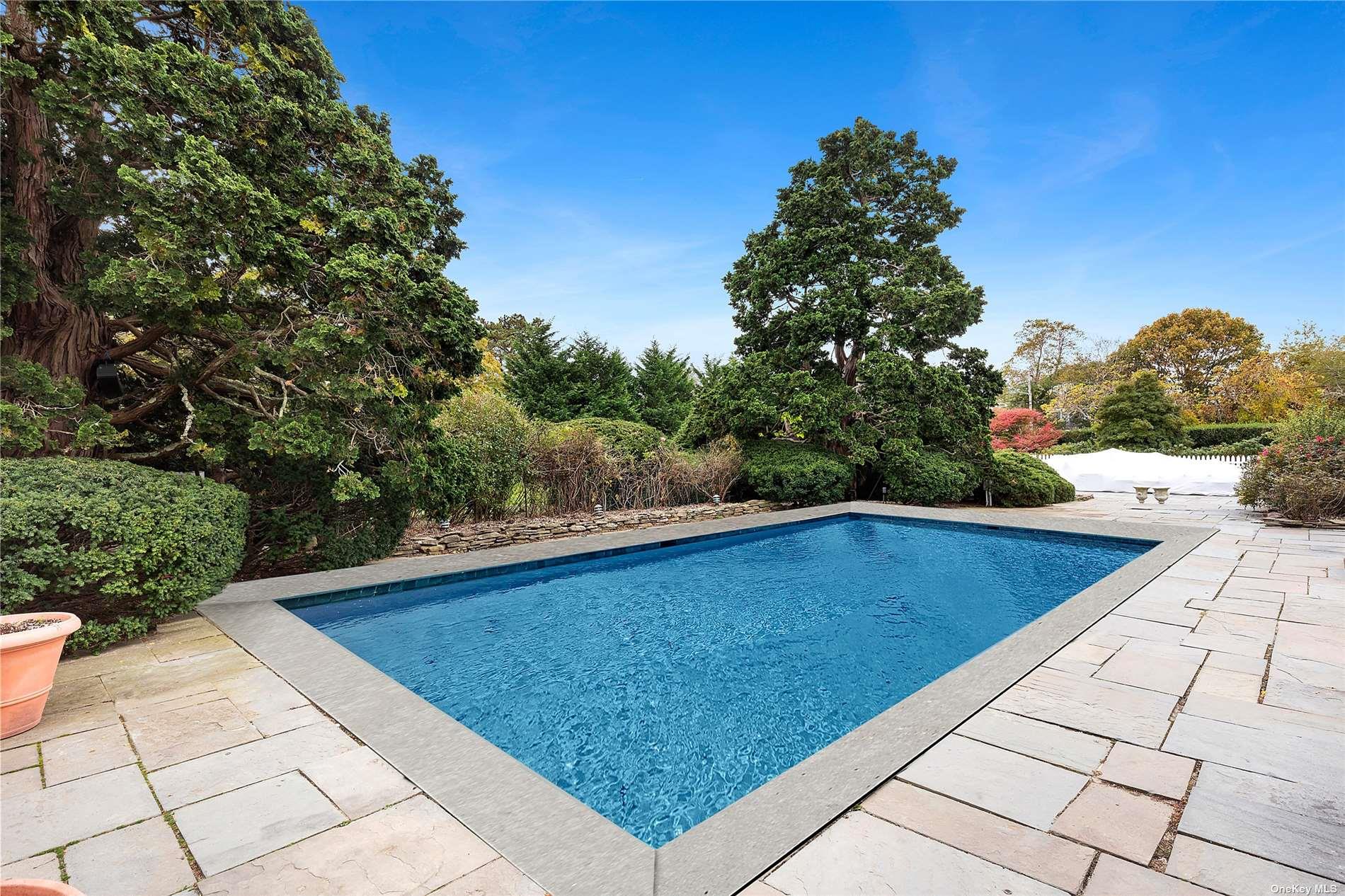 22 Bayfield Lane, Westhampton Beach, NY 11978