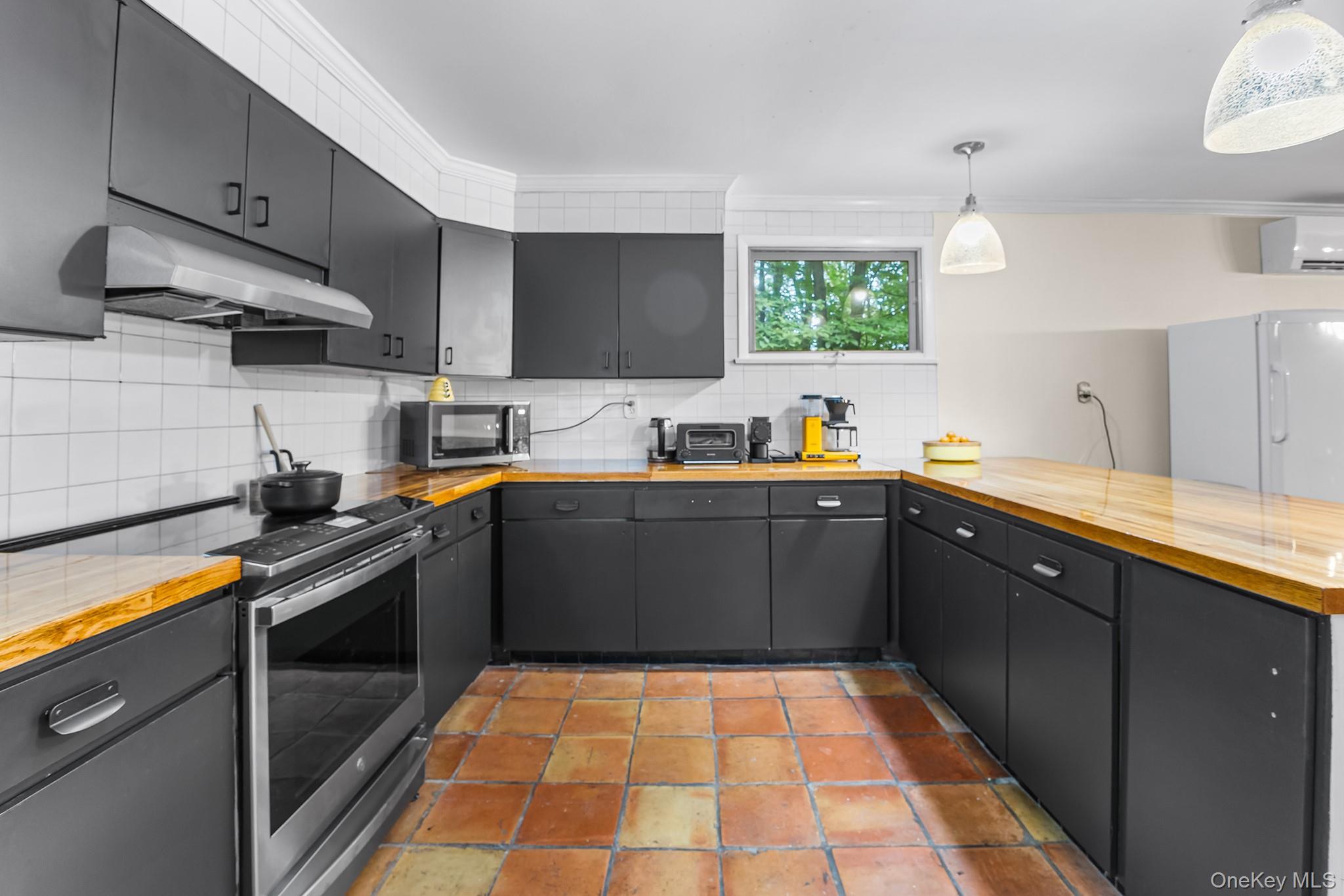 632 State Route 32 N, New Paltz, NY 12561