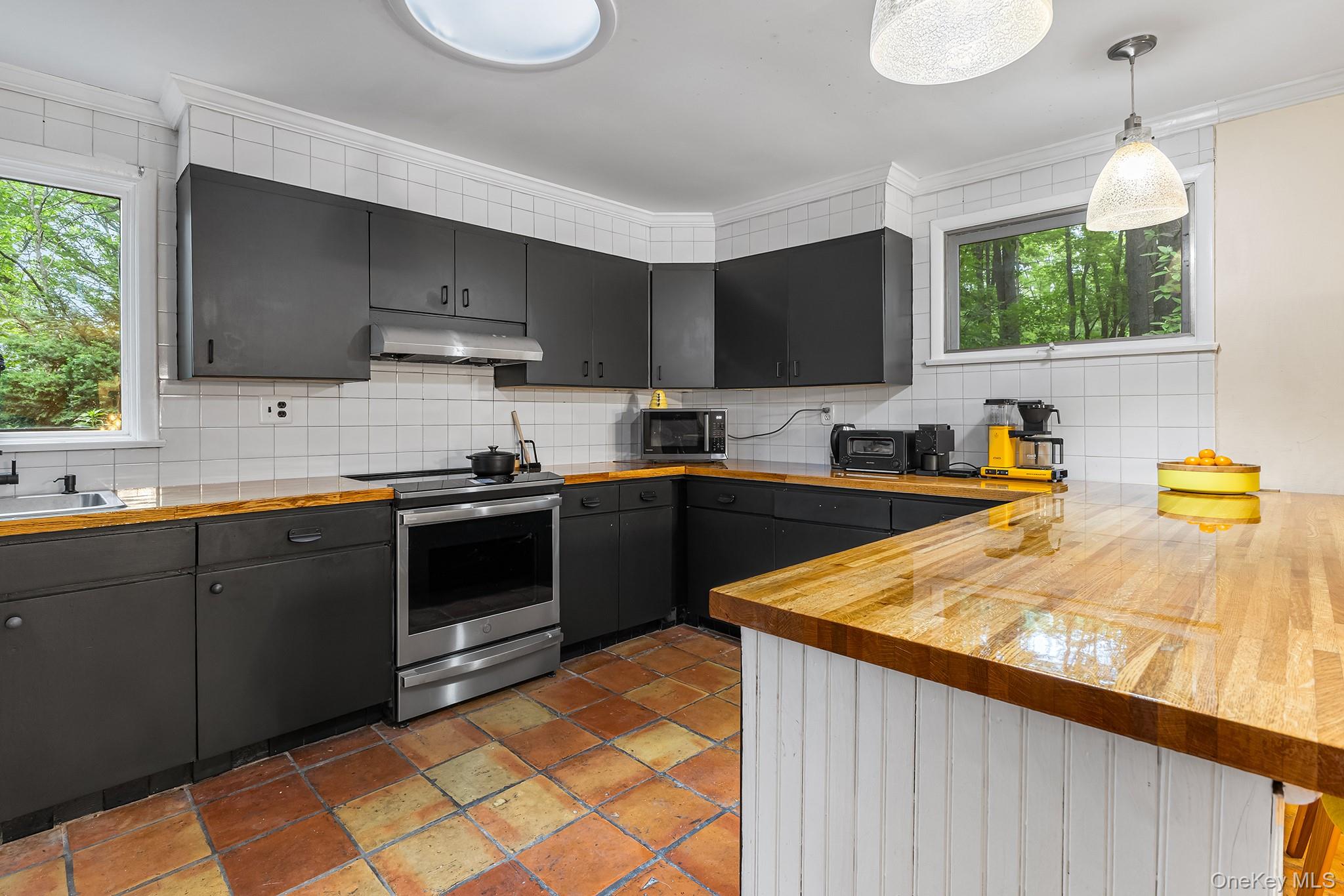 632 State Route 32 N, New Paltz, NY 12561