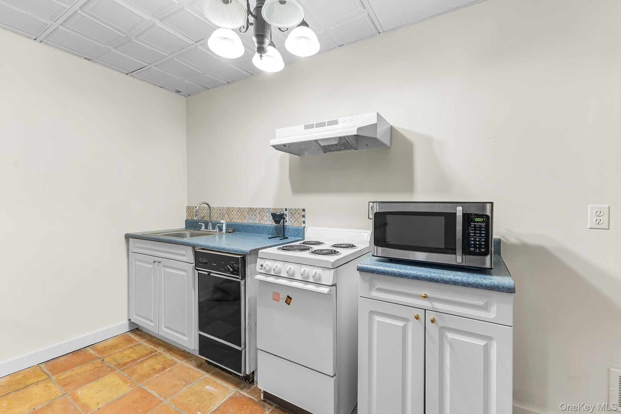 632 State Route 32 N, New Paltz, NY 12561