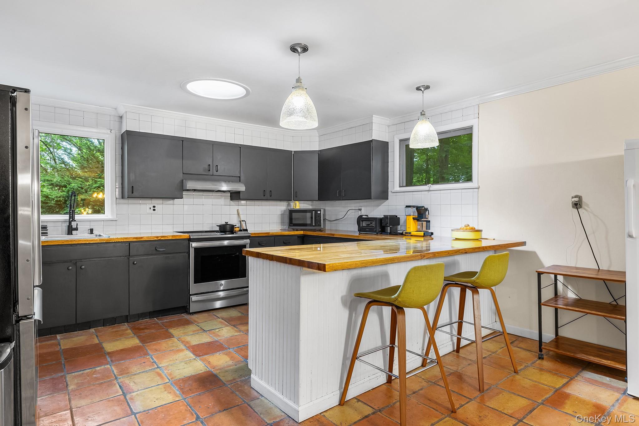 632 State Route 32 N, New Paltz, NY 12561