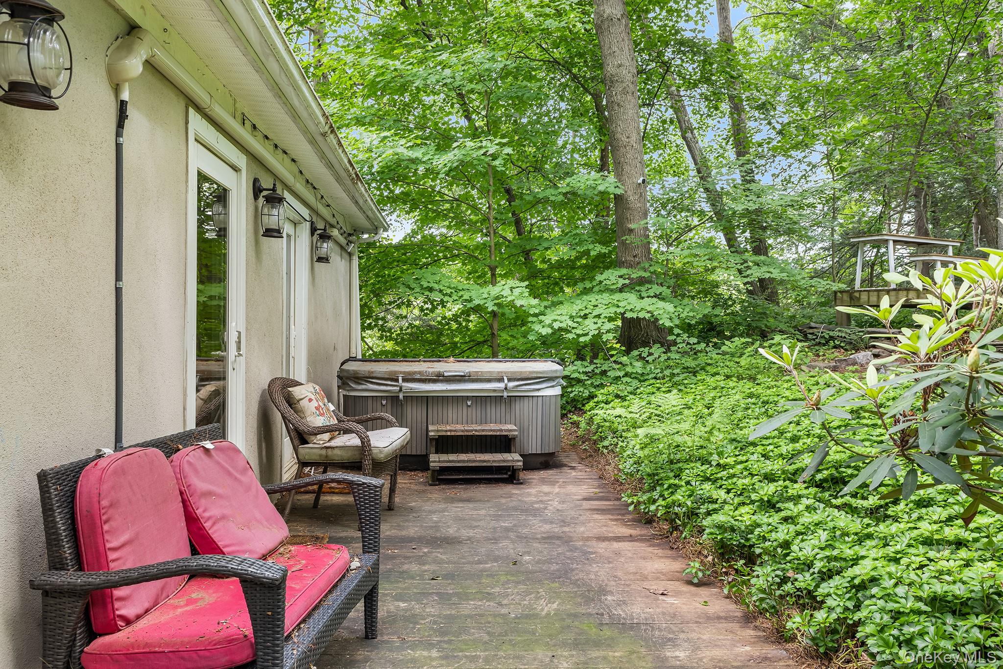 632 State Route 32 N, New Paltz, NY 12561