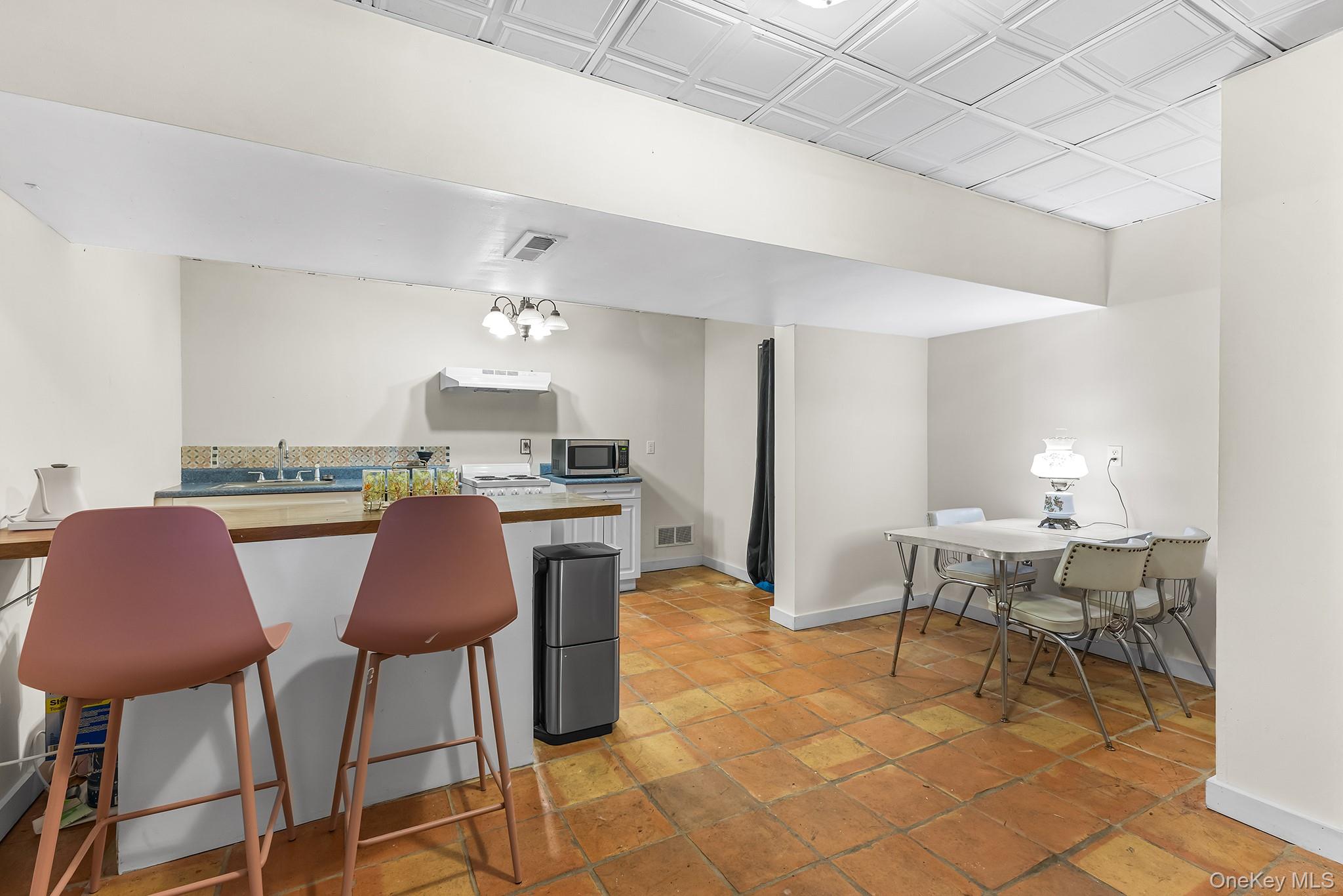 632 State Route 32 N, New Paltz, NY 12561