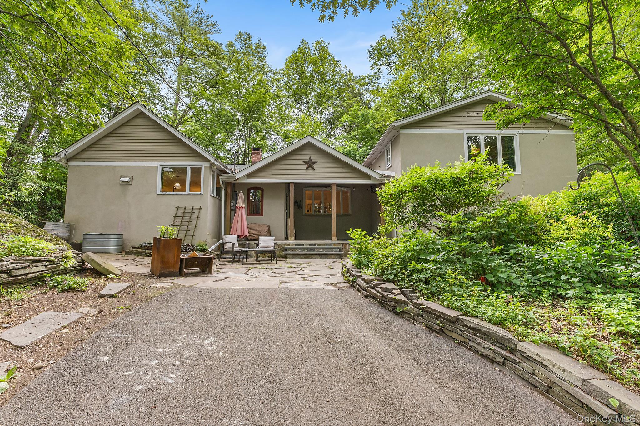 632 State Route 32 N, New Paltz, NY 12561