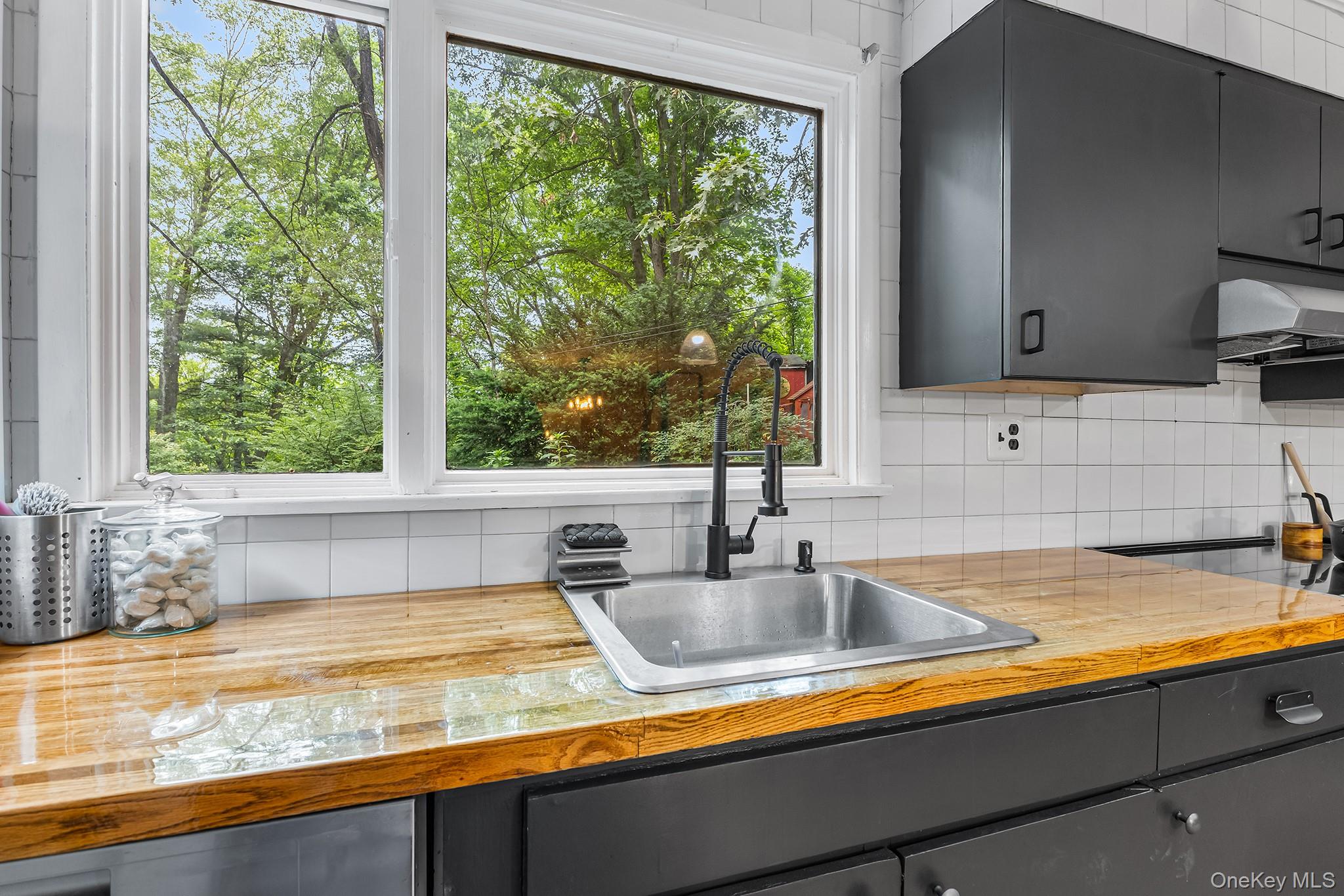 632 State Route 32 N, New Paltz, NY 12561