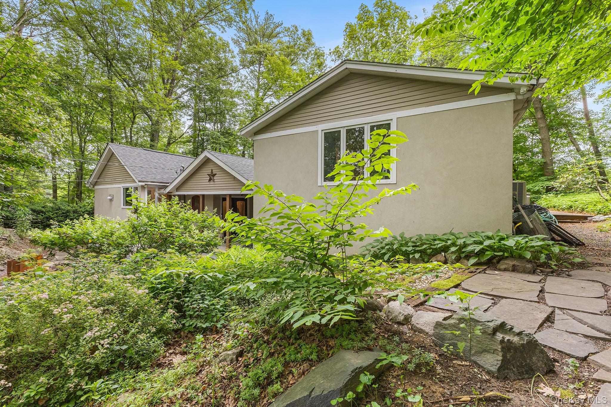 632 State Route 32 N, New Paltz, NY 12561