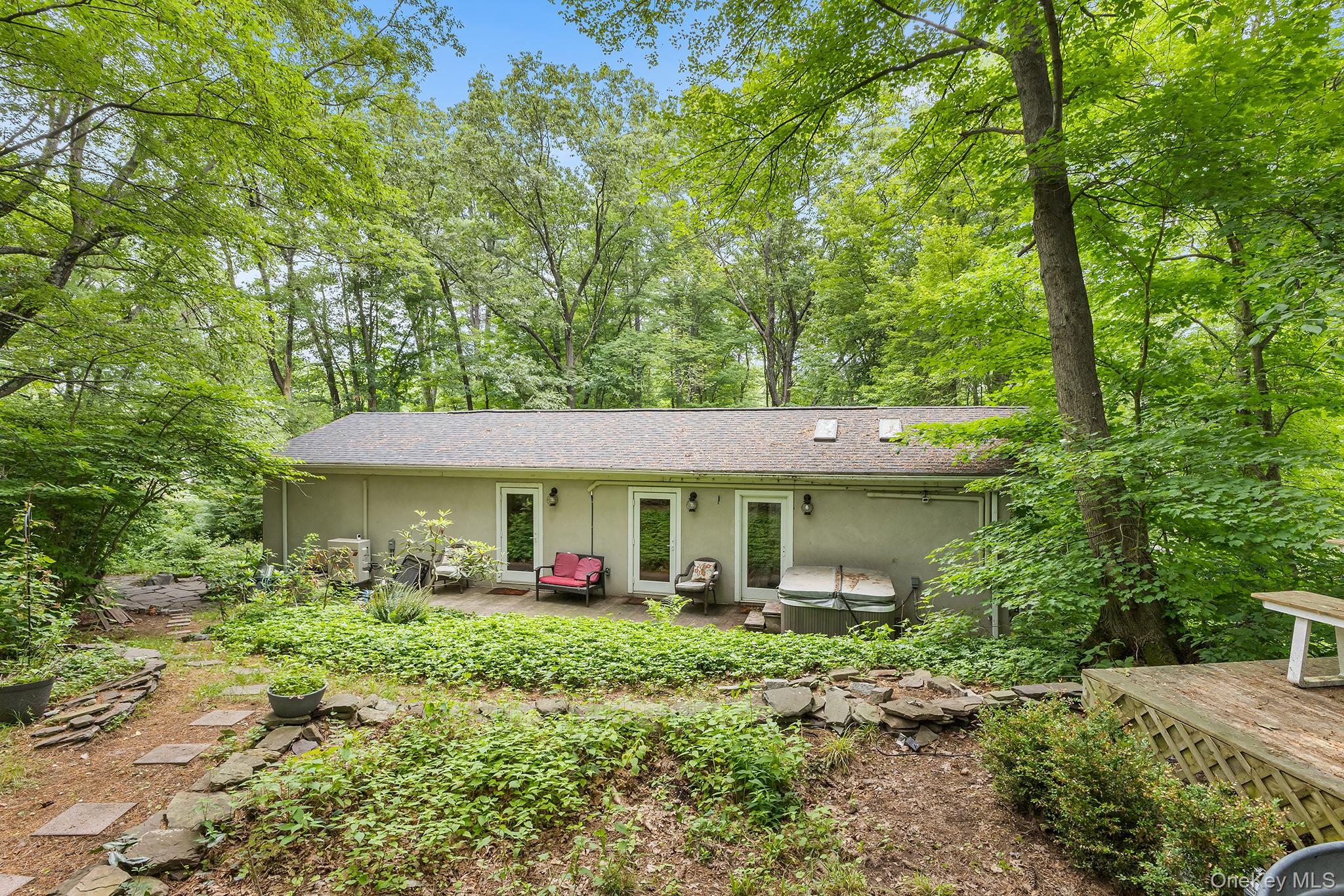 632 State Route 32 N, New Paltz, NY 12561