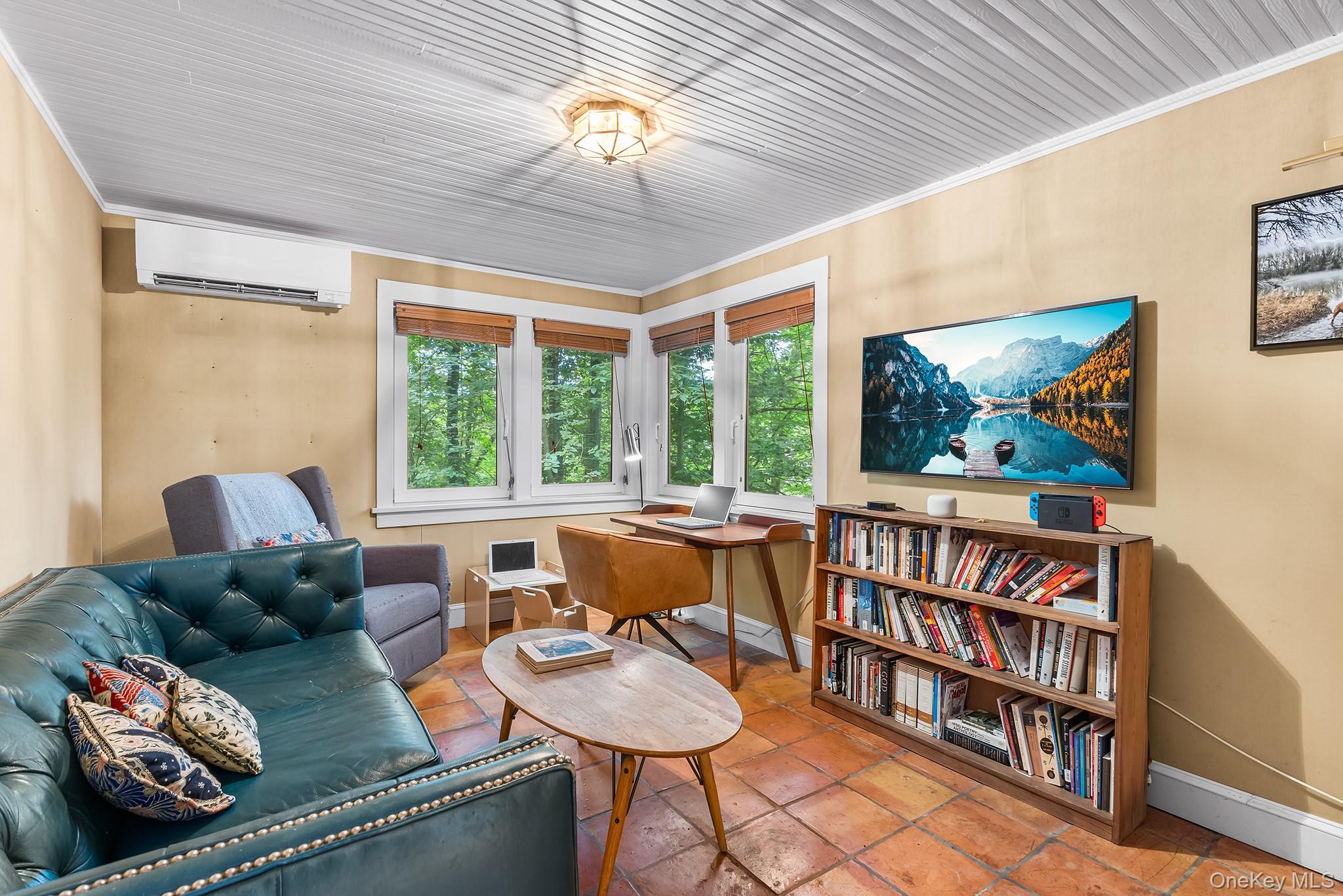 632 State Route 32 N, New Paltz, NY 12561