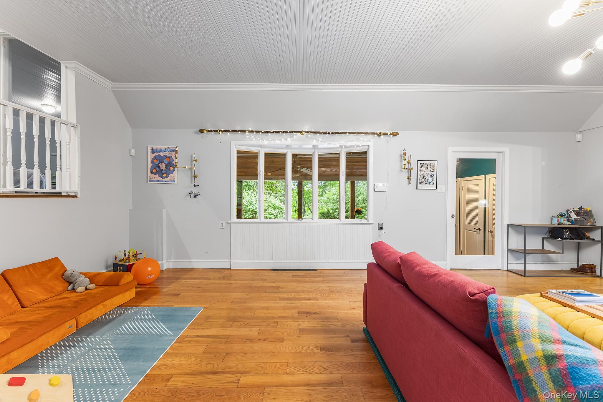 632 State Route 32 N, New Paltz, NY 12561