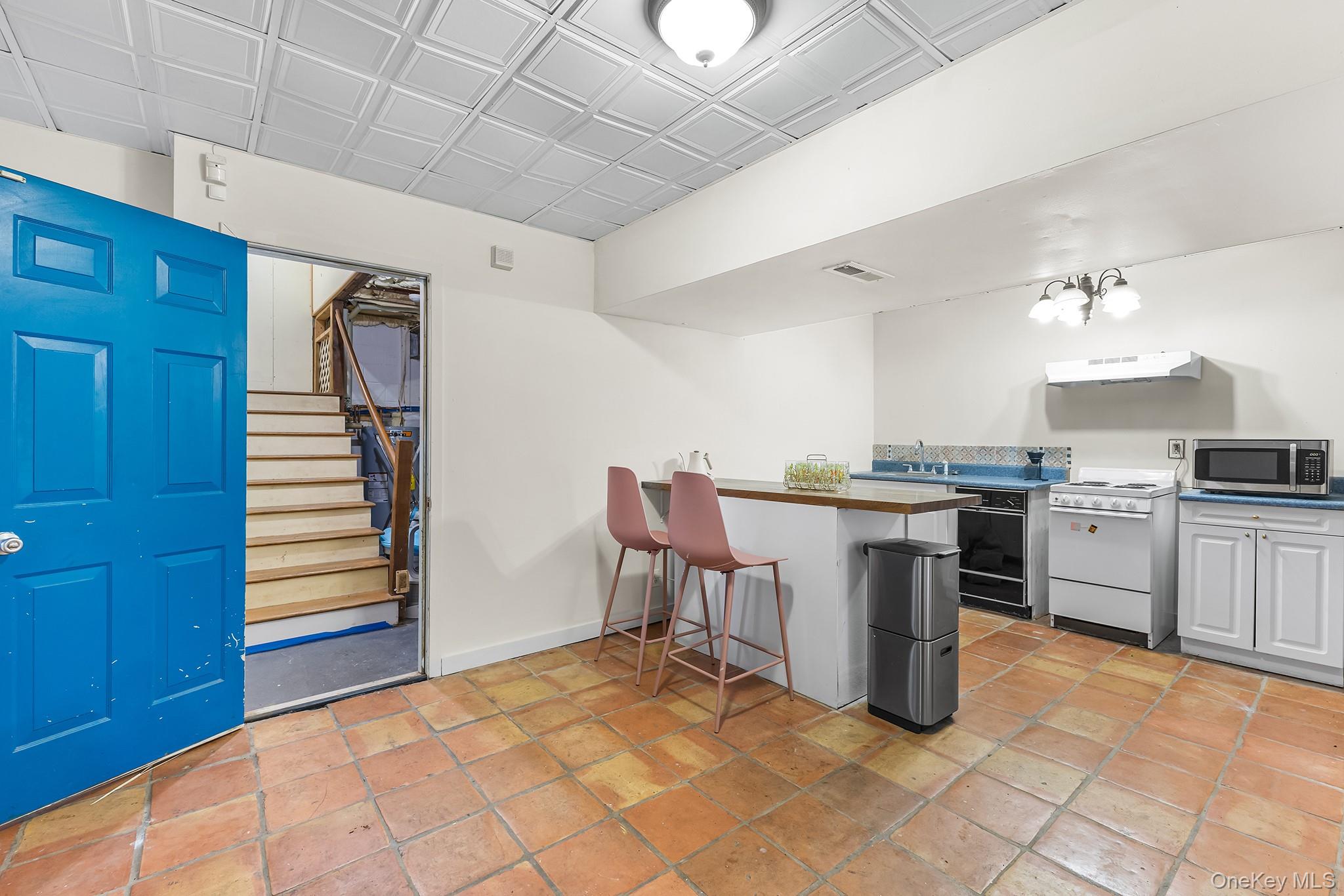 632 State Route 32 N, New Paltz, NY 12561