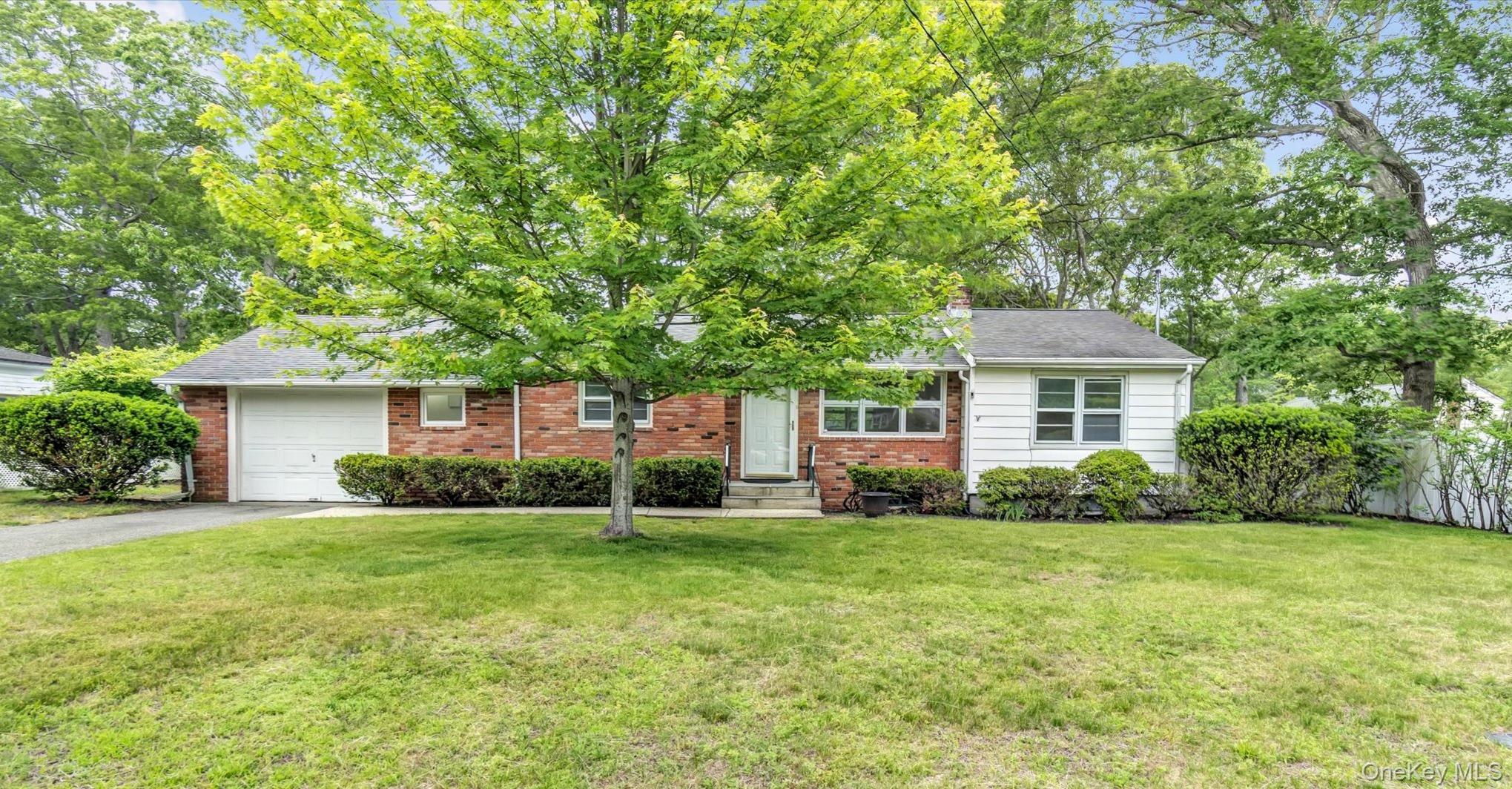 4 Holiday Court, Hampton Bays, NY 11946