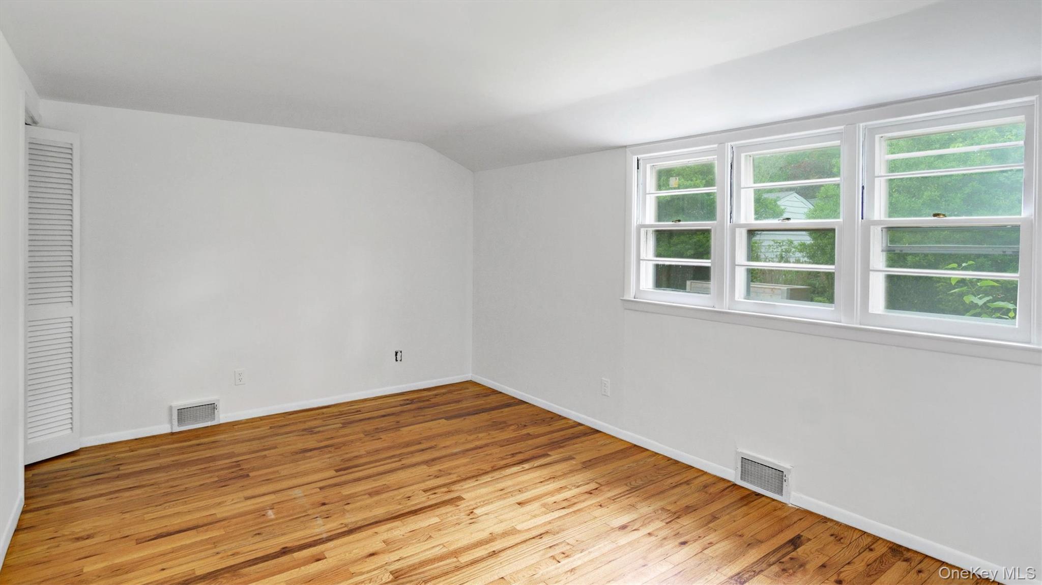 4 Holiday Court, Hampton Bays, NY 11946